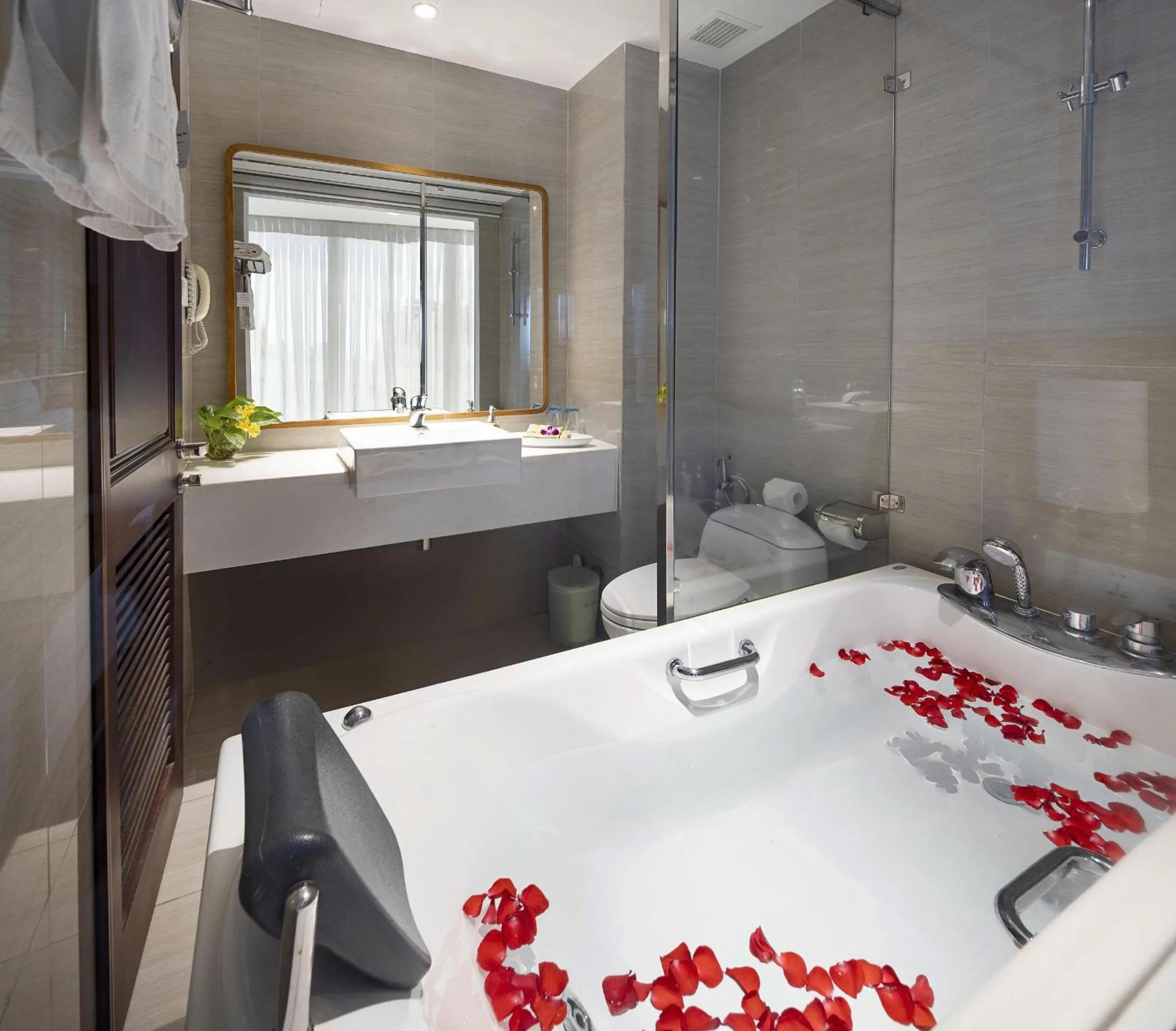 Bed in Harmony Saigon Hotel & Spa