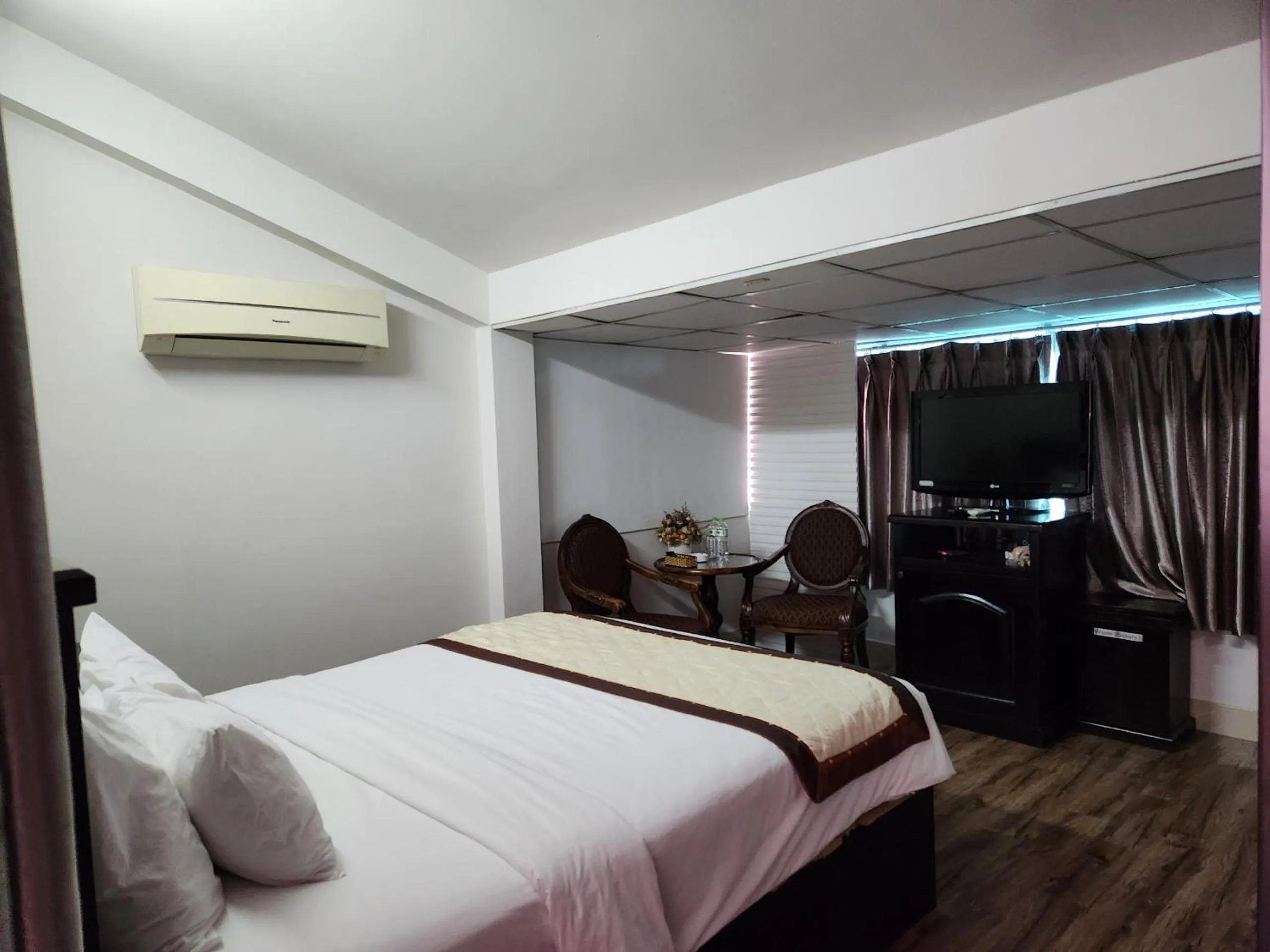 Bed in Vien Dong District 7 Phu My Hung