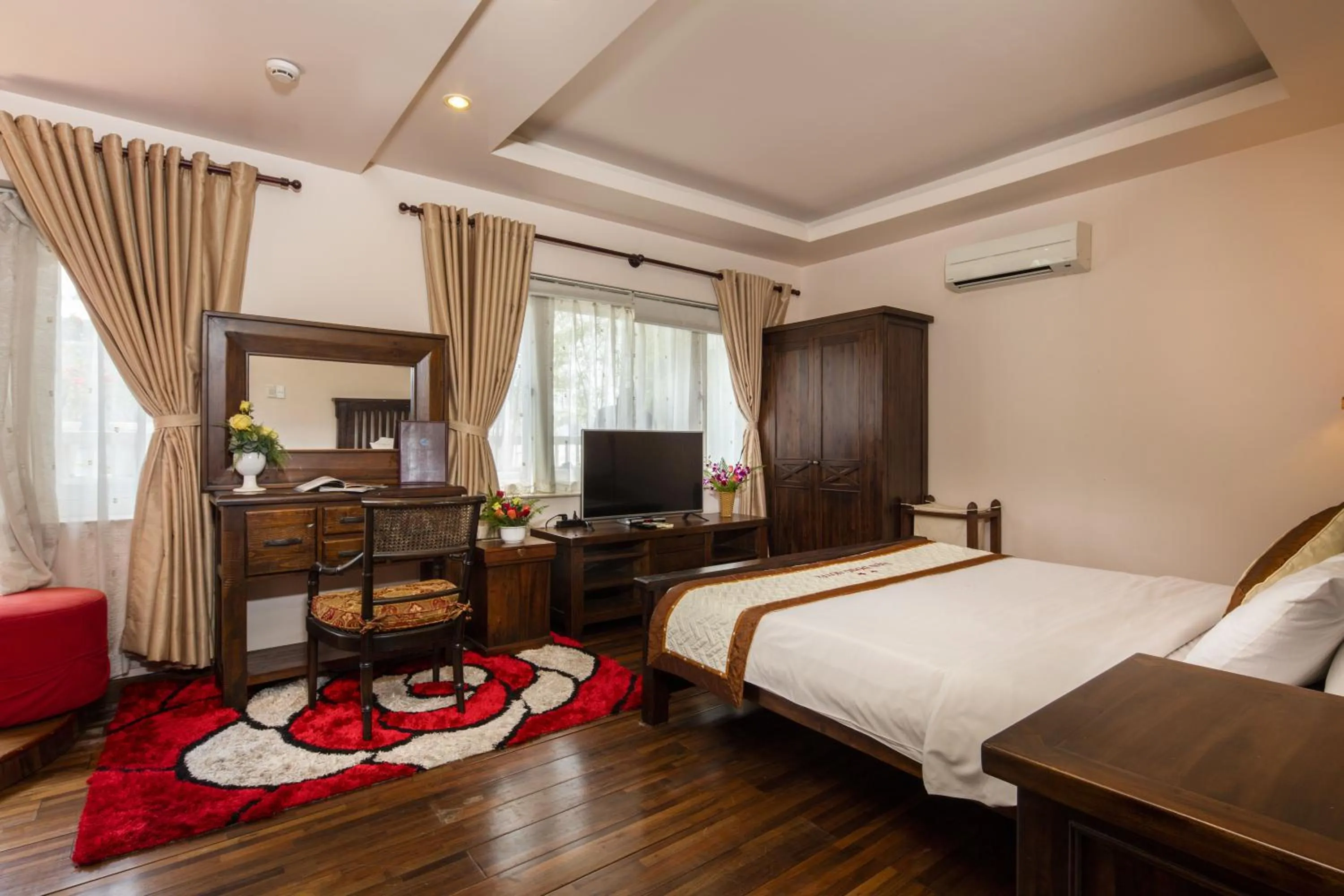 Bedroom, Bed in Vien Dong District 7 Phu My Hung