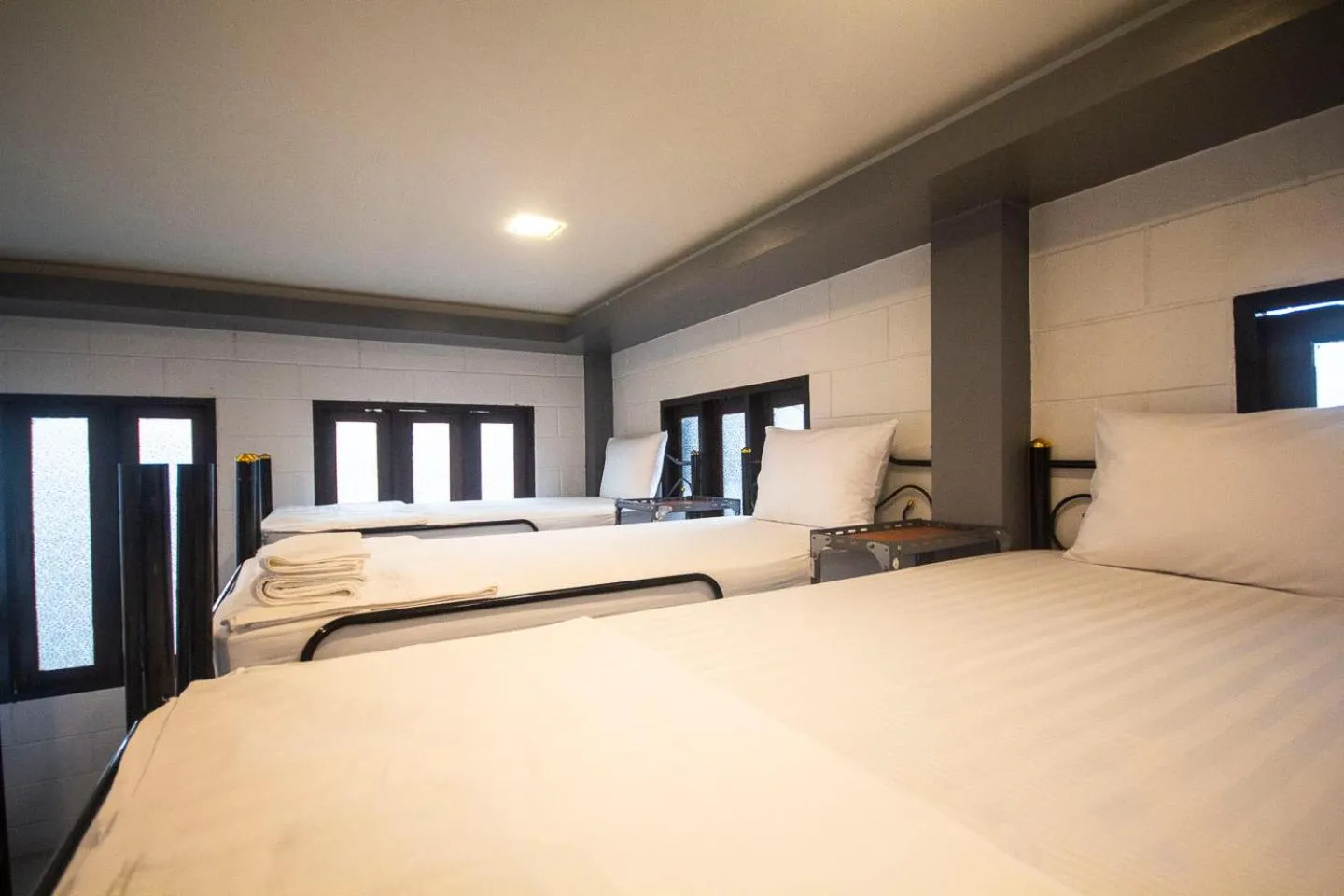 Bed in Billabong Hotel and Cafe