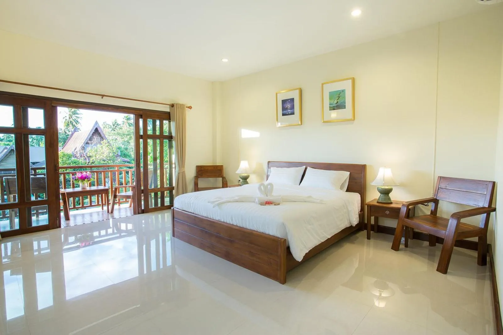 Bed in Oh Amphawa Boutique Resort
