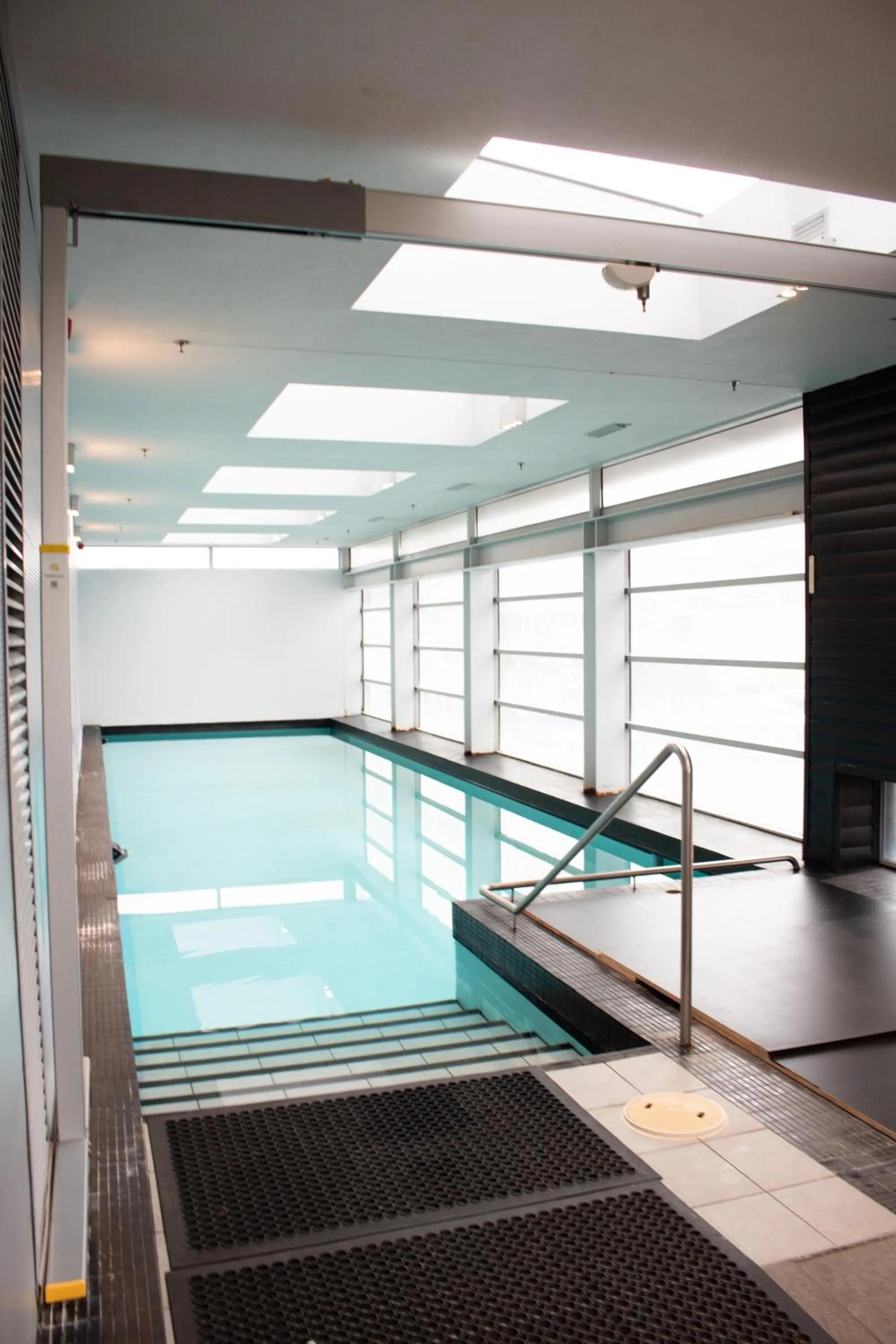 Swimming pool in Naumi Hotel Wellington