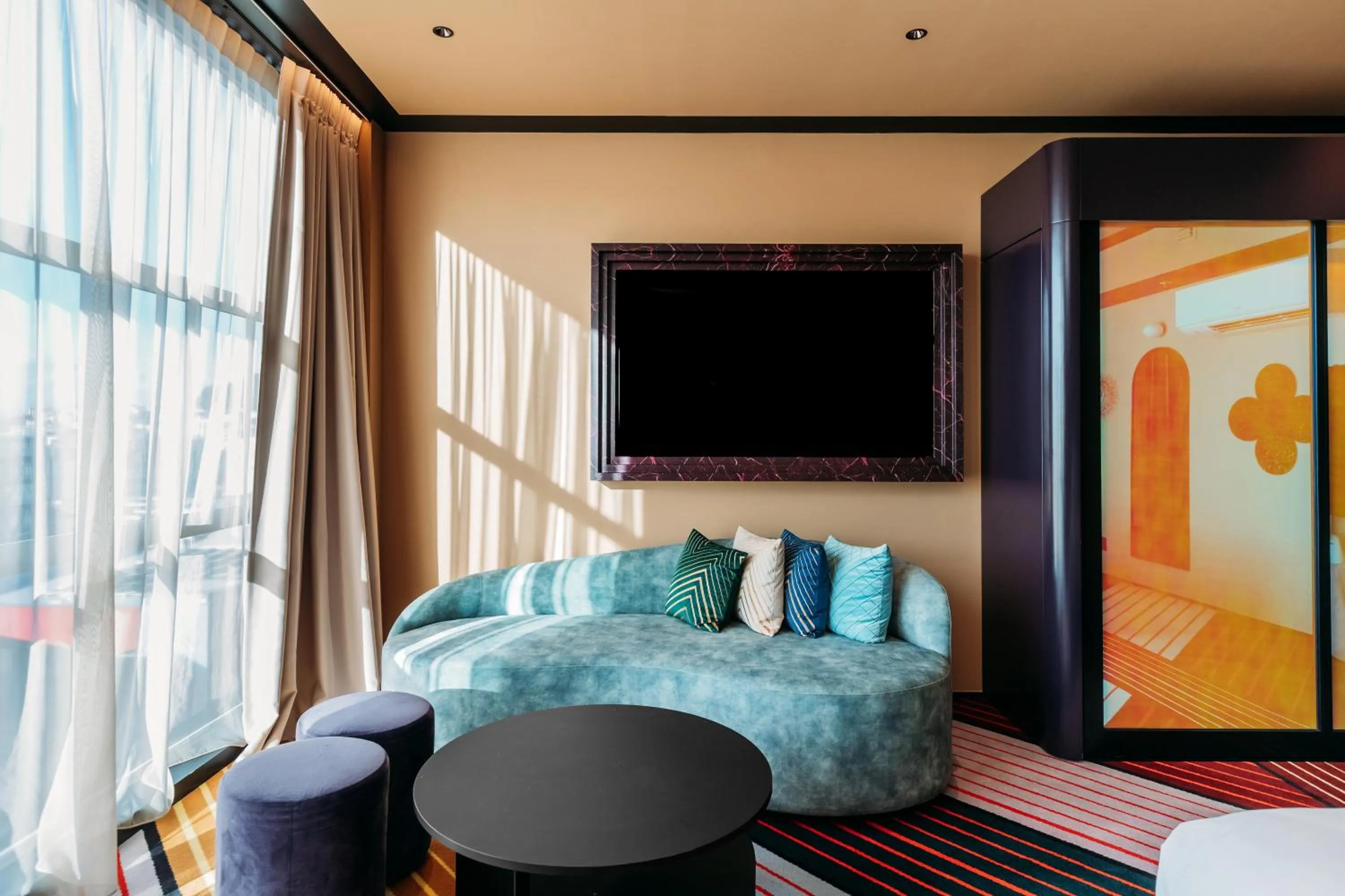 Seating area, Bed in Naumi Hotel Wellington