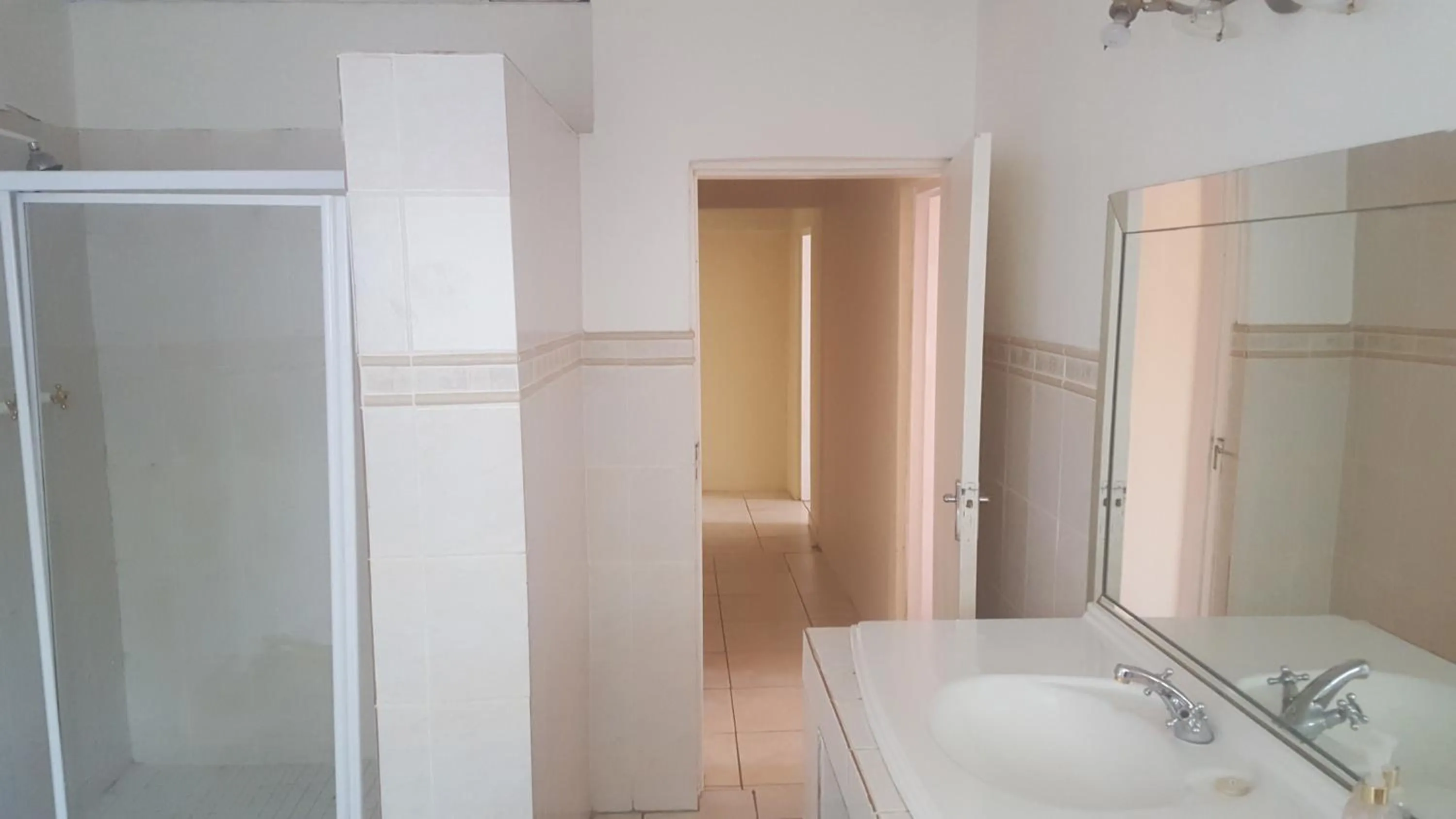 Bathroom in Amberlight Self Catering Accommodation