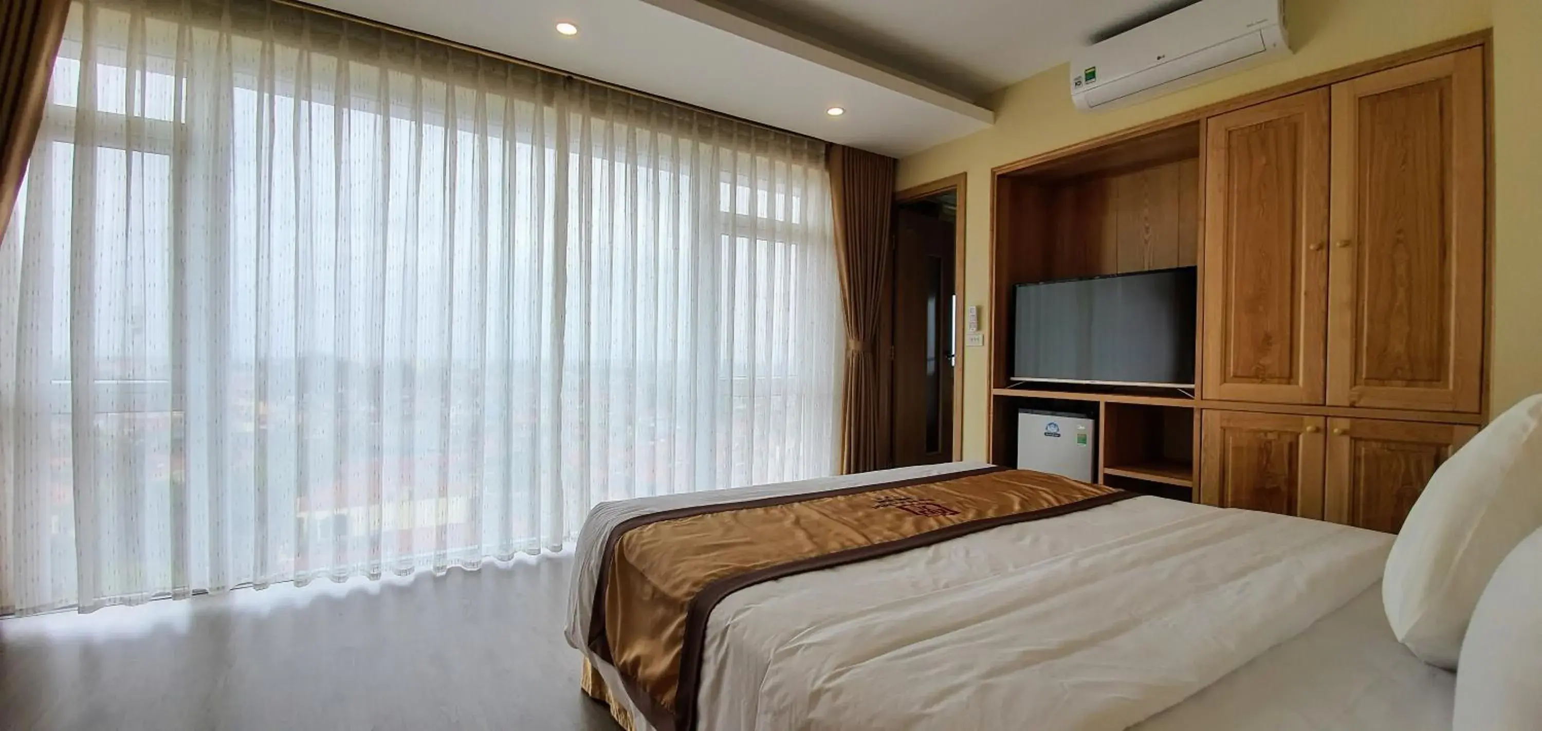 Deluxe Double Room in The Queen Hotel Ninh Binh Deluxe Double Room in The Queen Hotel Ninh Binh