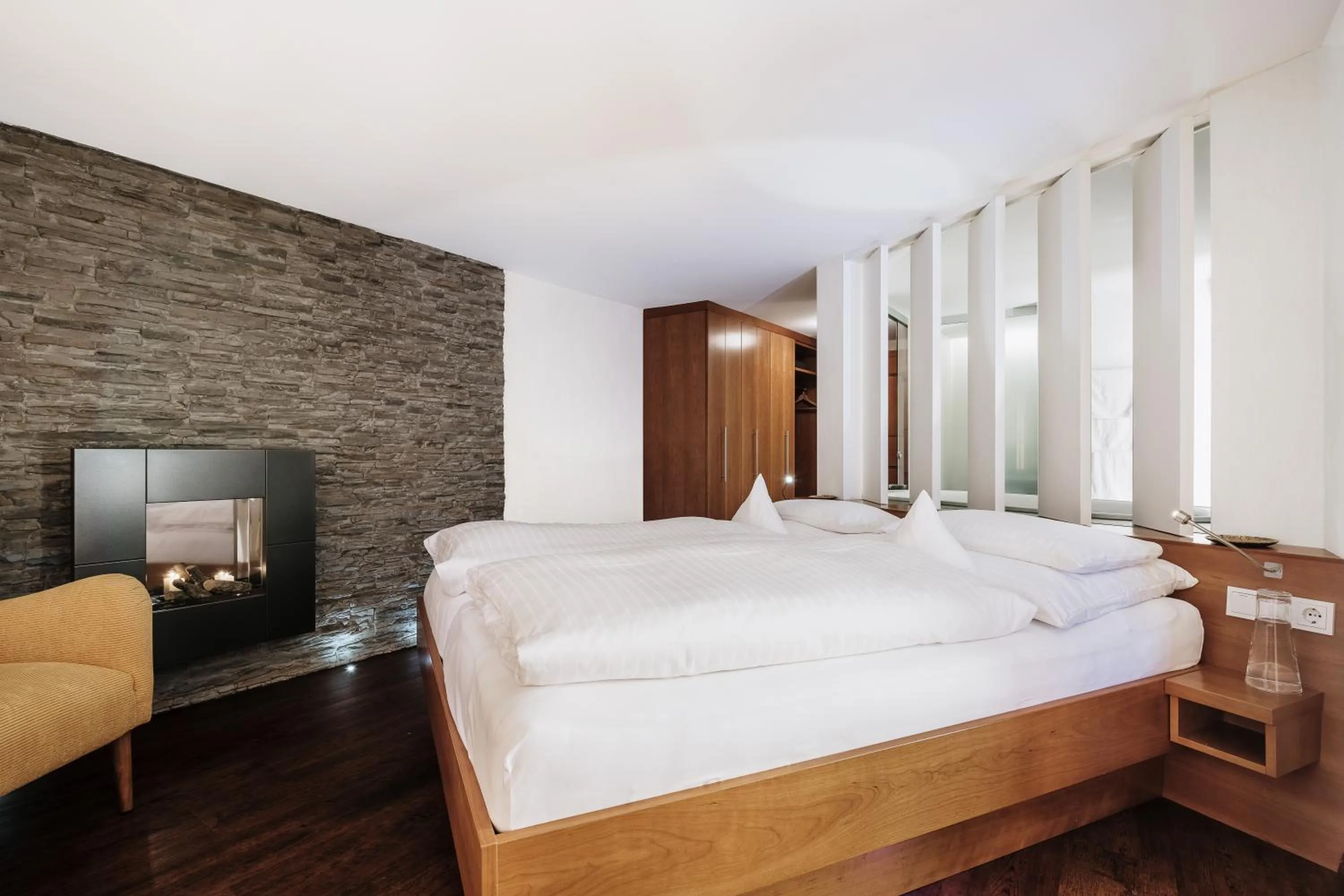 Bed in Heimspitze - Alpenhotel & Wirtshaus