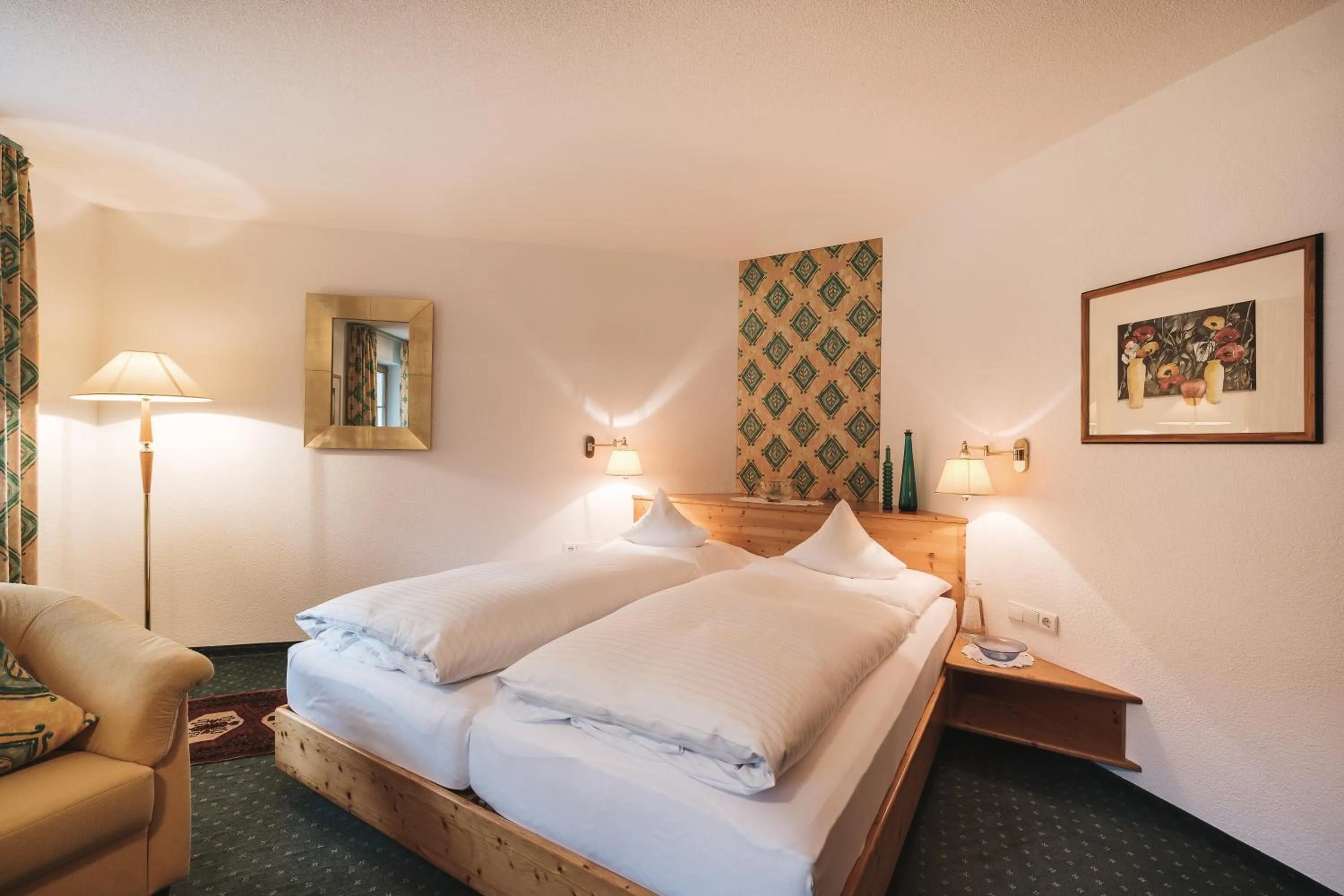 Bed in Heimspitze - Alpenhotel & Wirtshaus