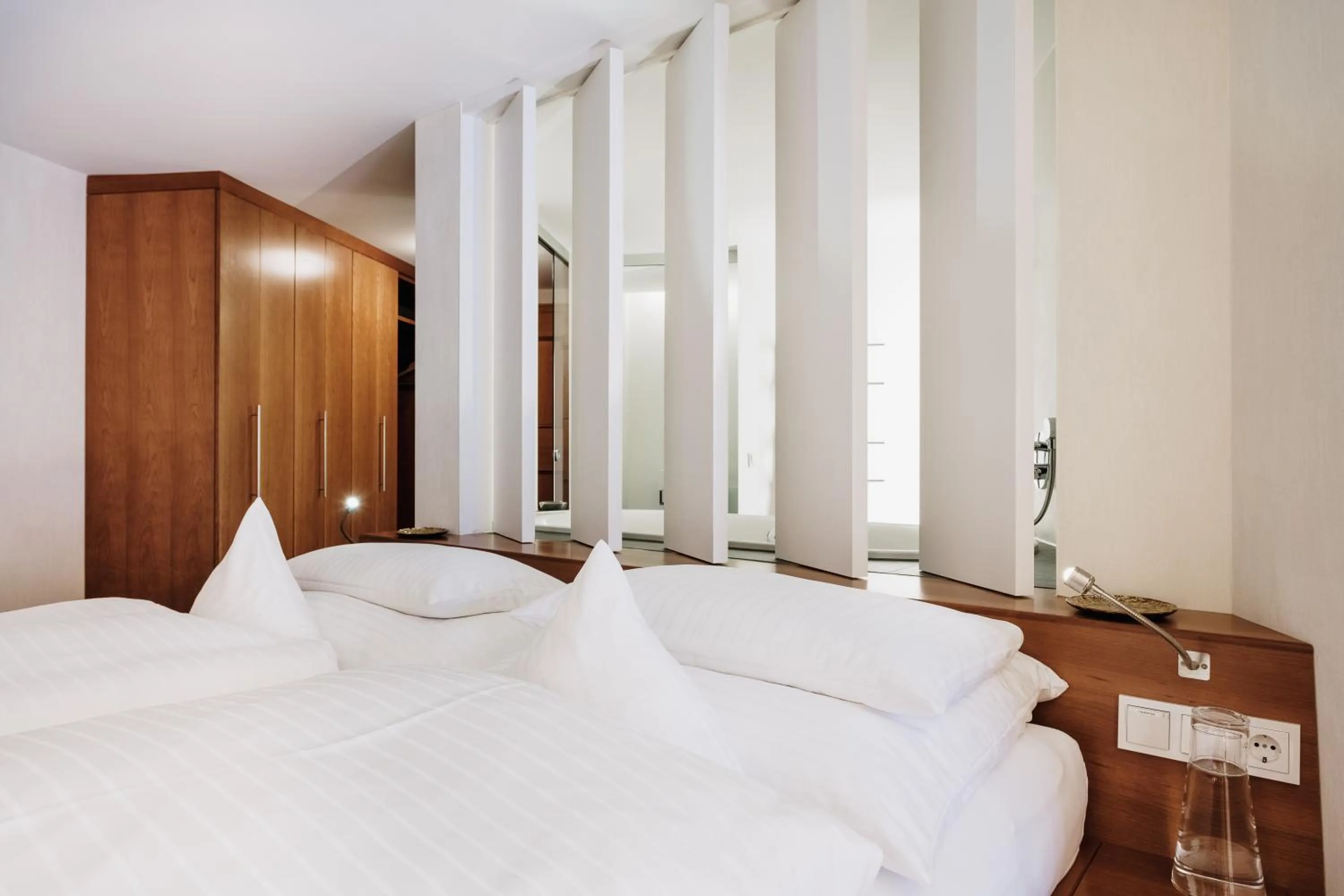 Bed in Heimspitze - Alpenhotel & Wirtshaus