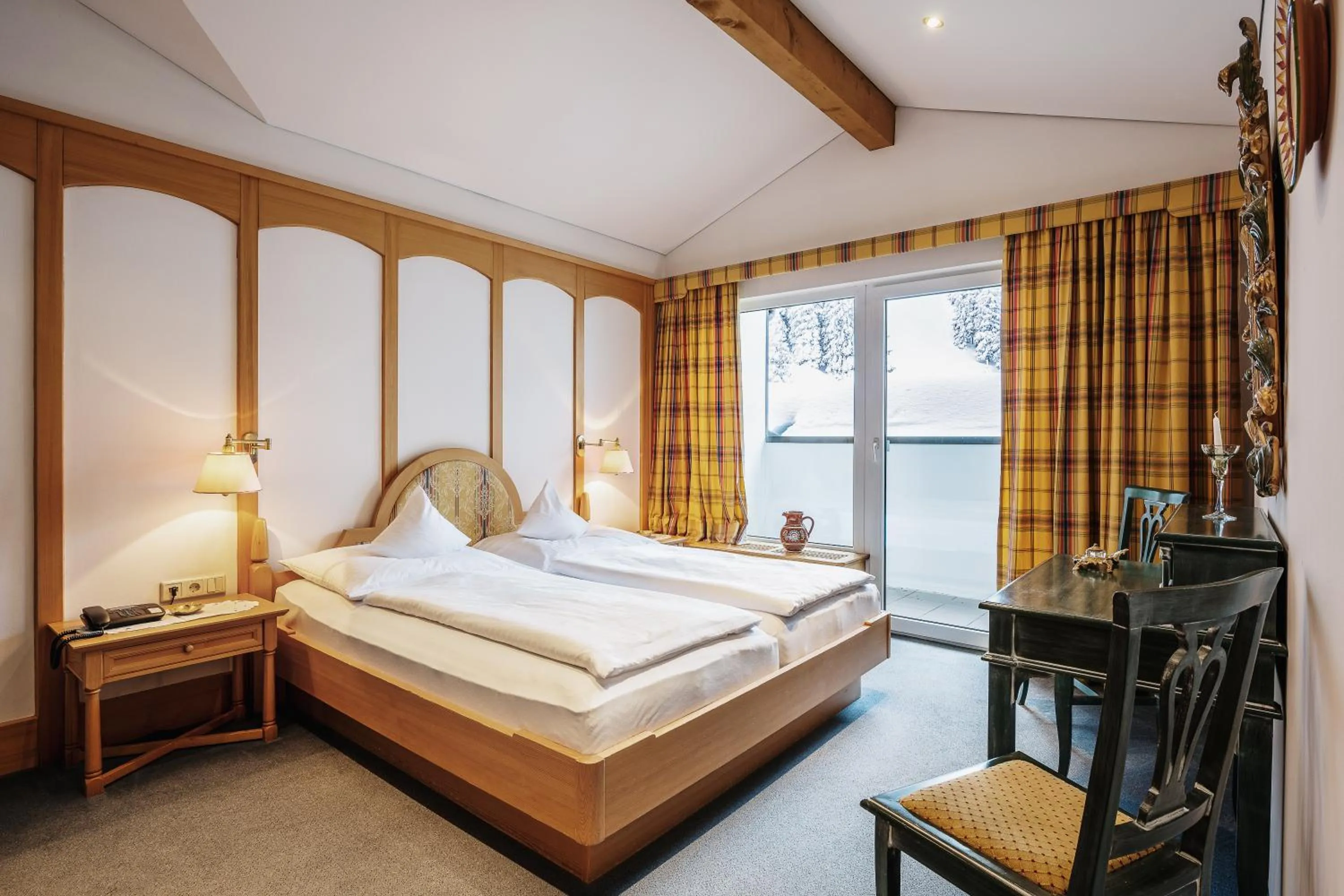 Bed in Heimspitze - Alpenhotel & Wirtshaus