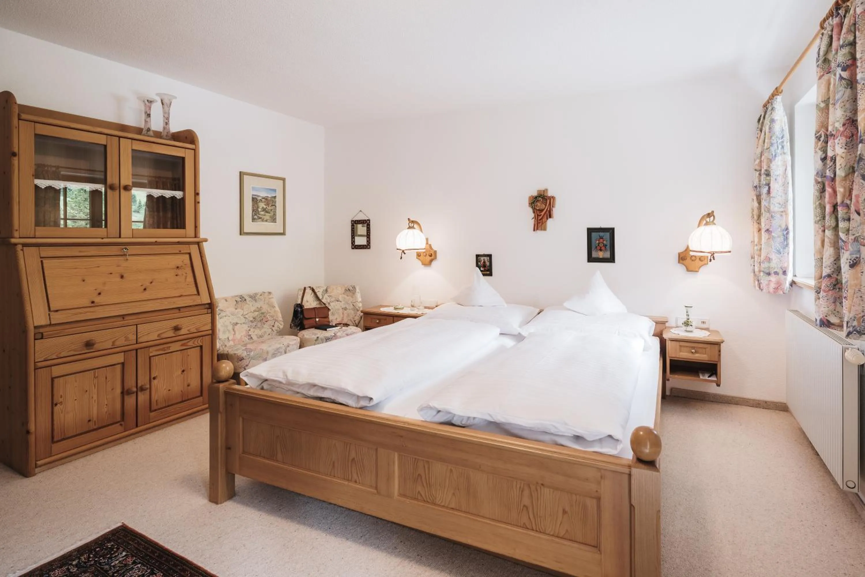 Bed in Heimspitze - Alpenhotel & Wirtshaus