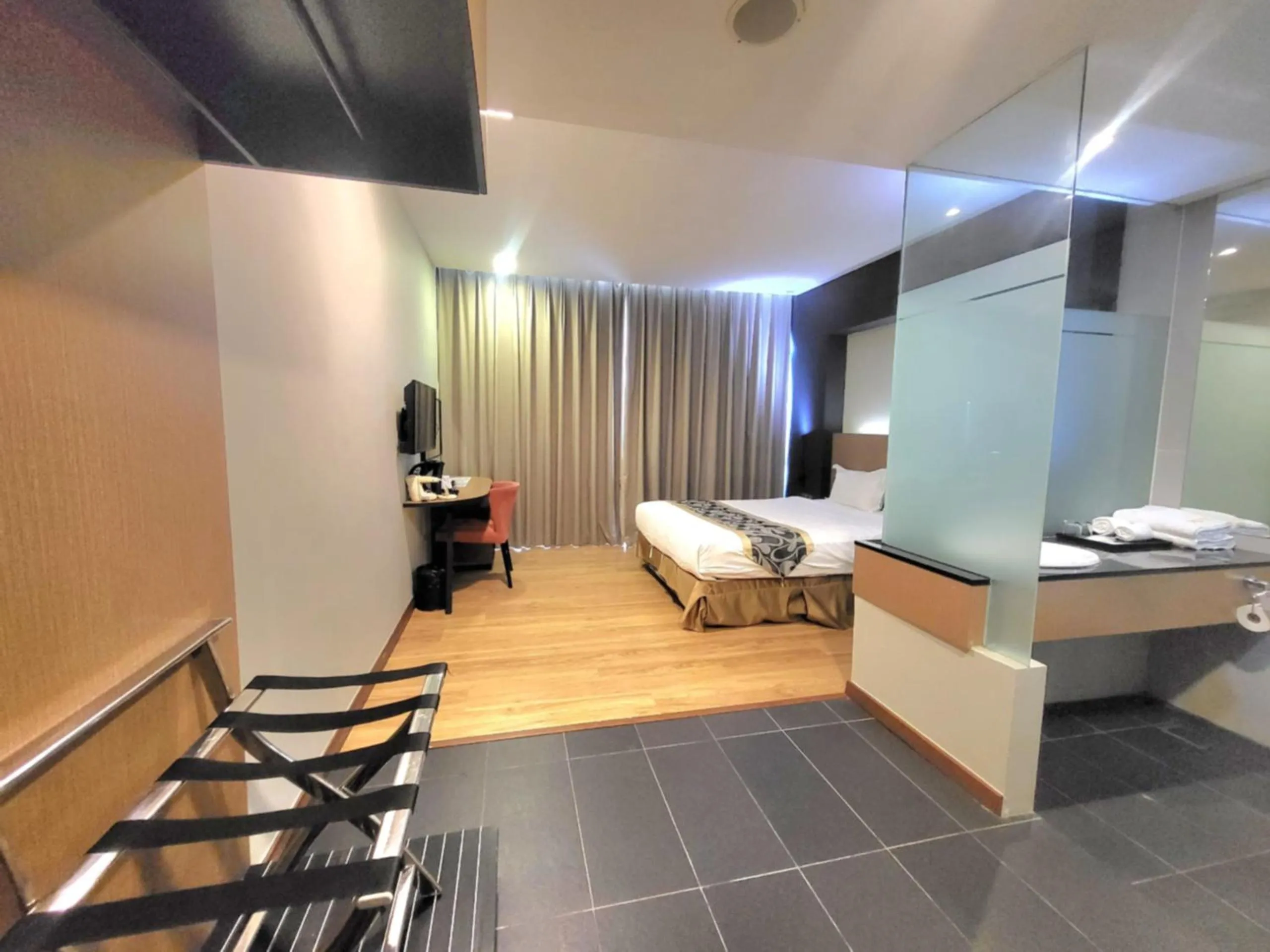 Shower in Roxy Hotel & Apartments