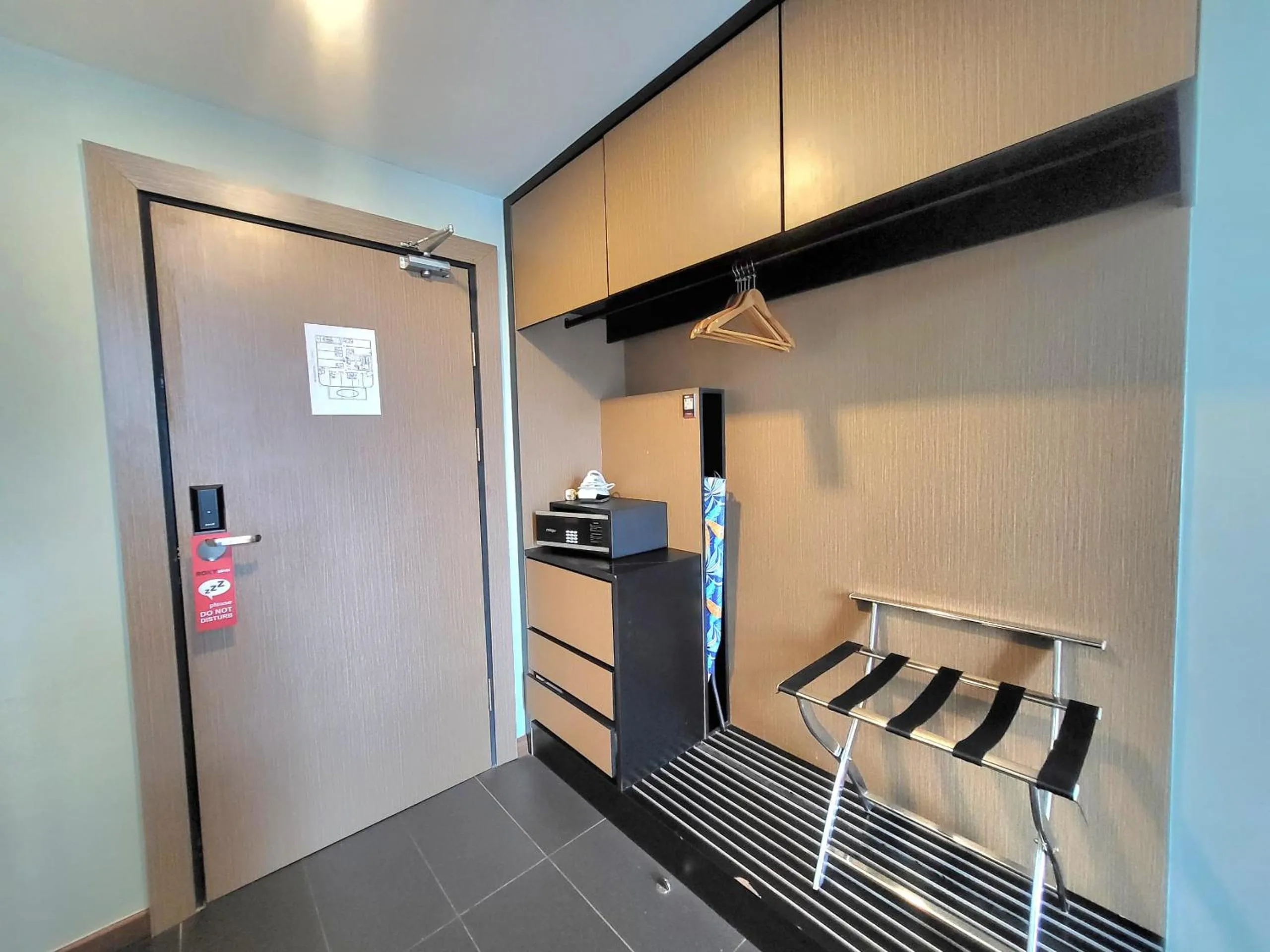 flat iron in Roxy Hotel & Apartments