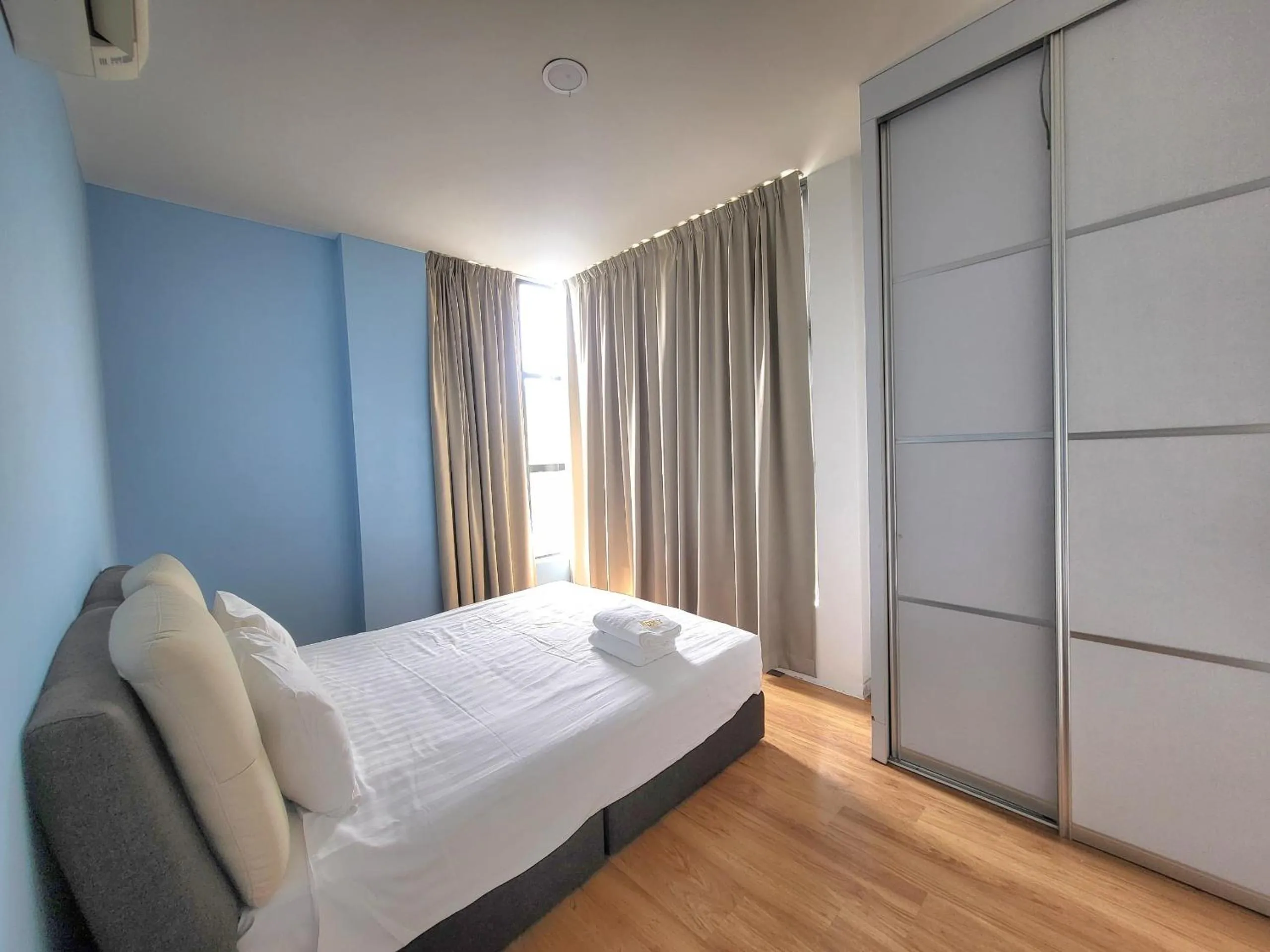 Bedroom, Bed in Roxy Hotel & Apartments