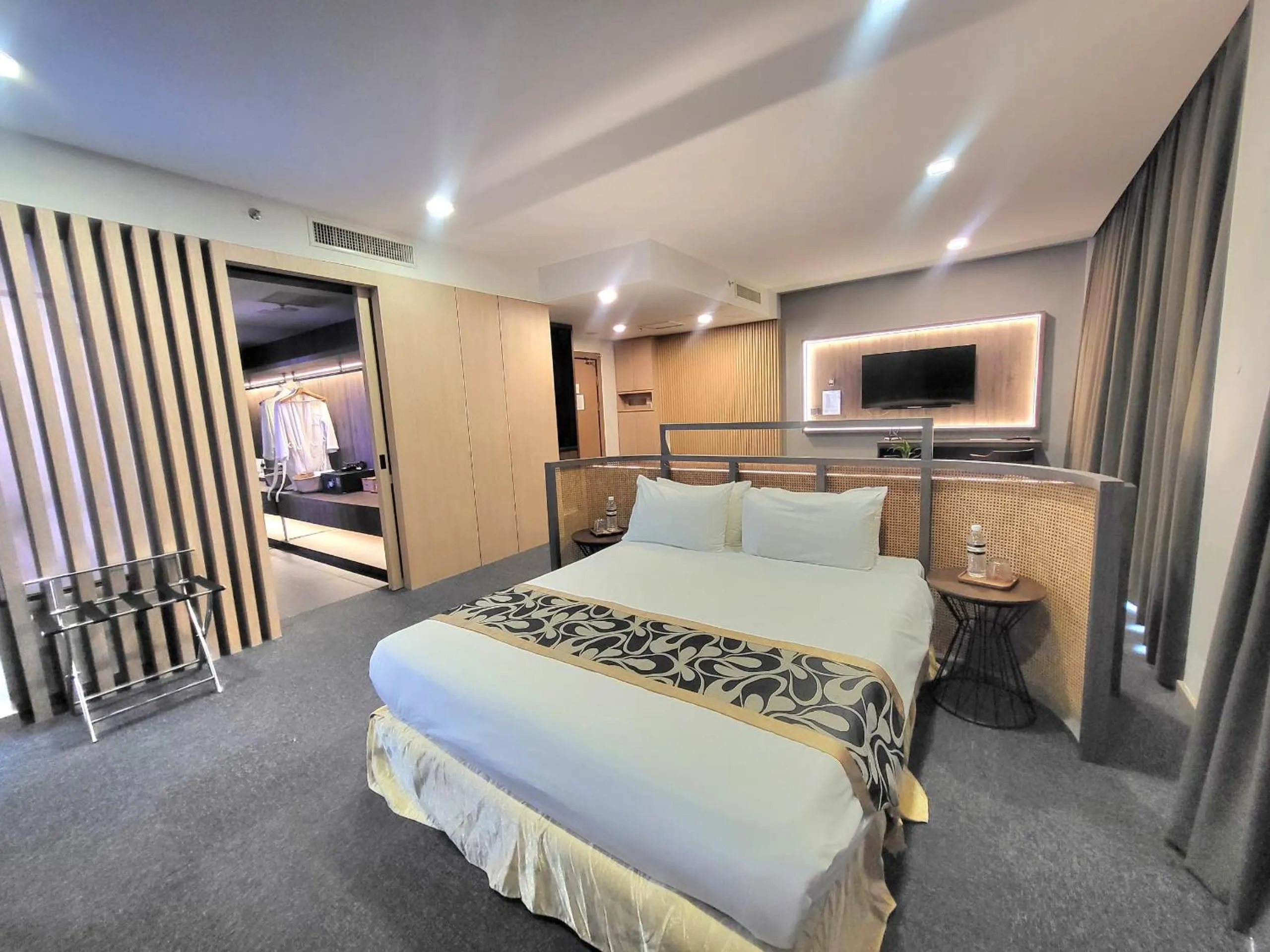 Bed in Roxy Hotel & Apartments