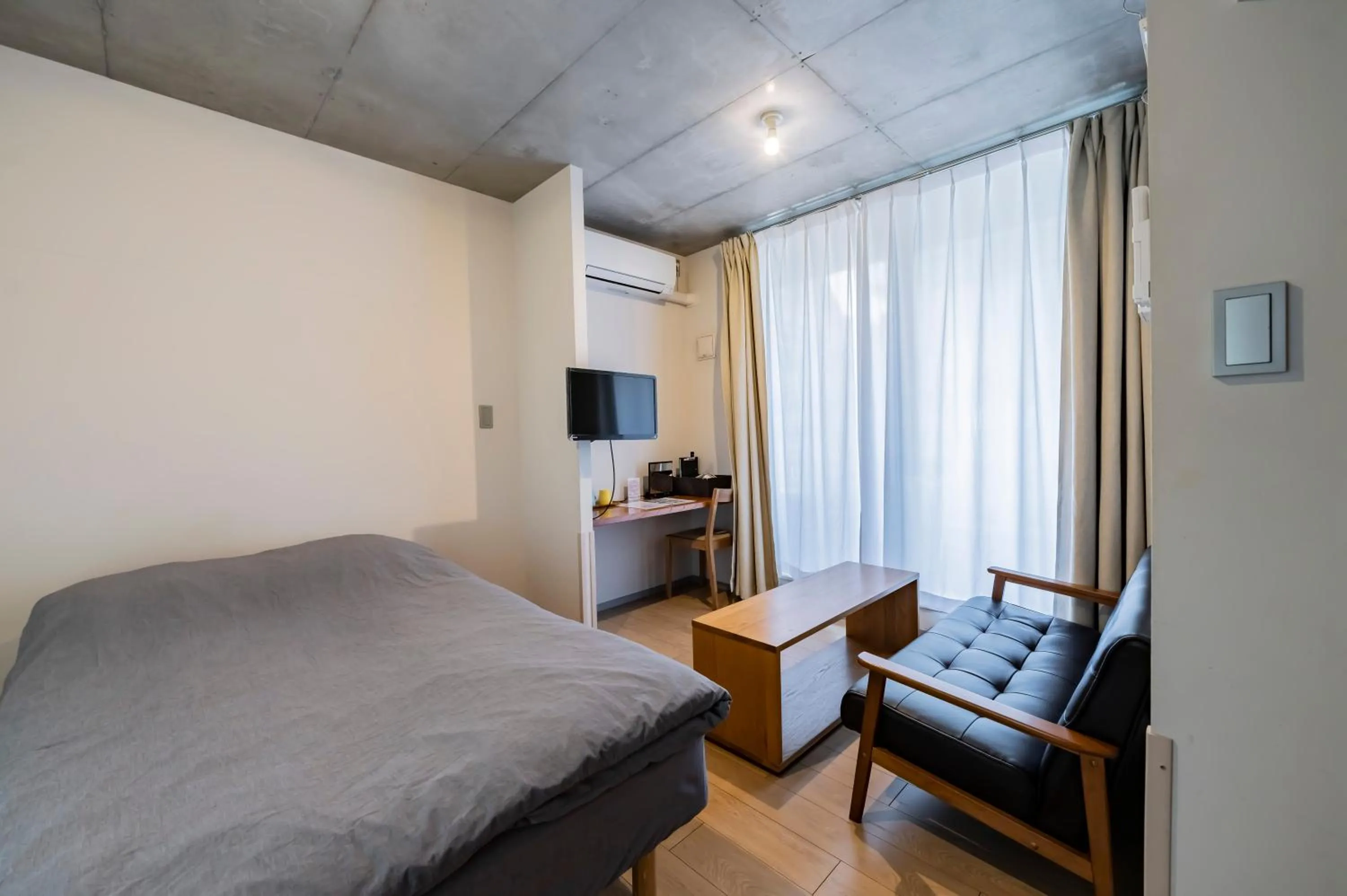 Photo of the whole room, Bed in bmj Shinjuku Okubo