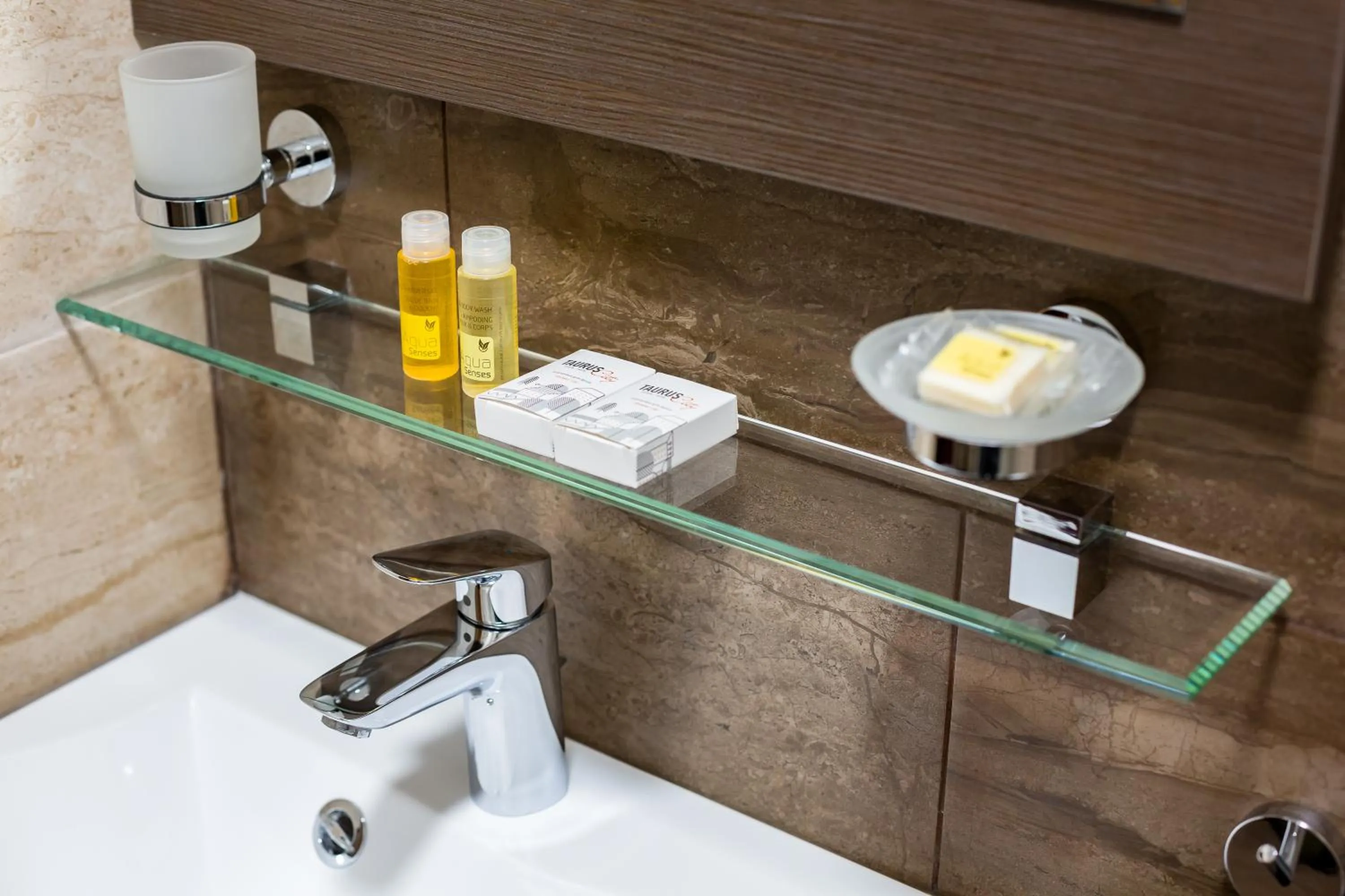 Shower in Taurus City Hotel