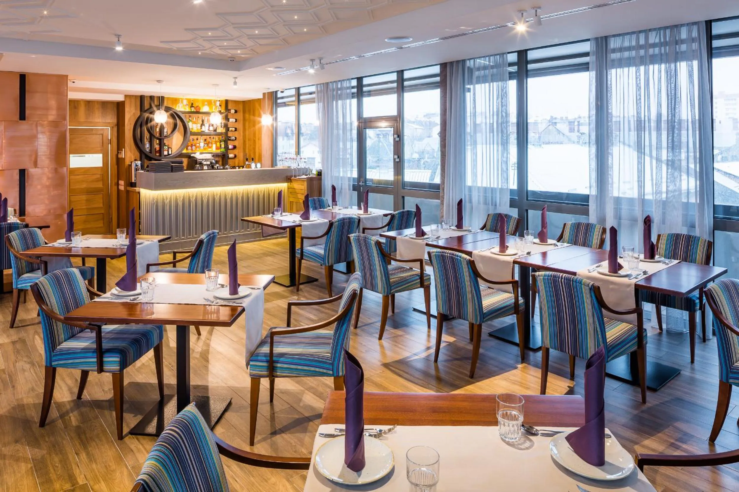 Restaurant/places to eat in Taurus City Hotel