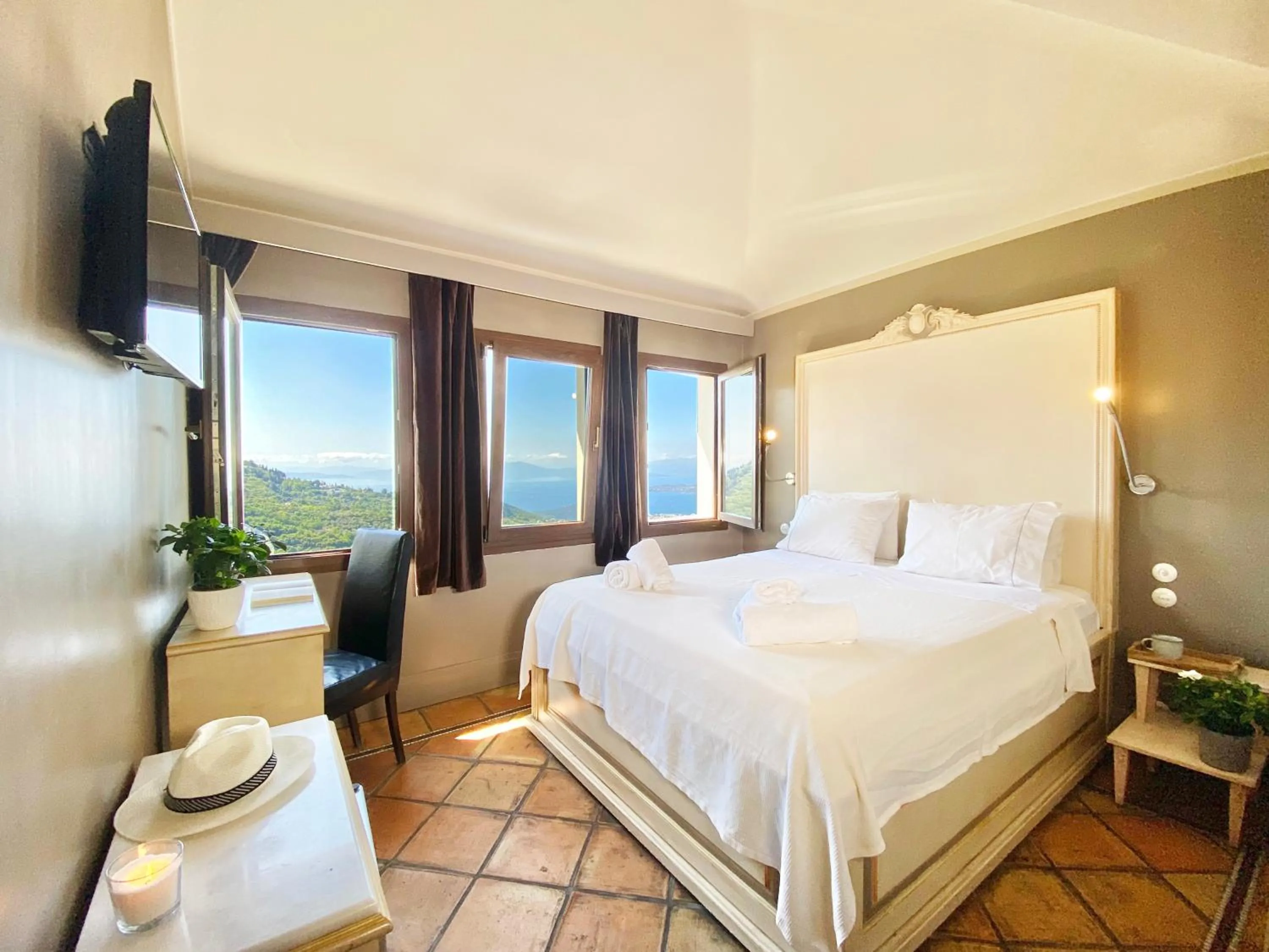 Bed in Archontika Karamarlis