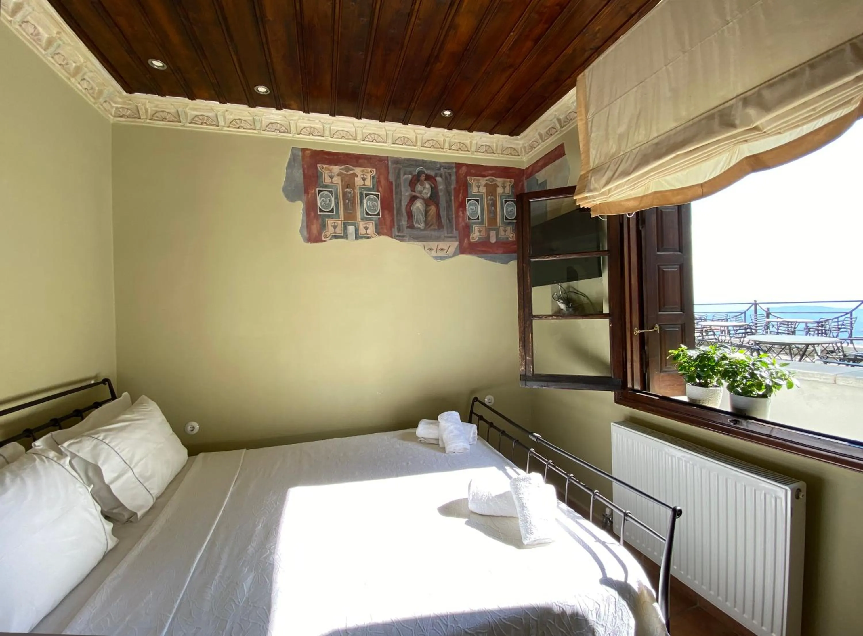 Bed in Archontika Karamarlis