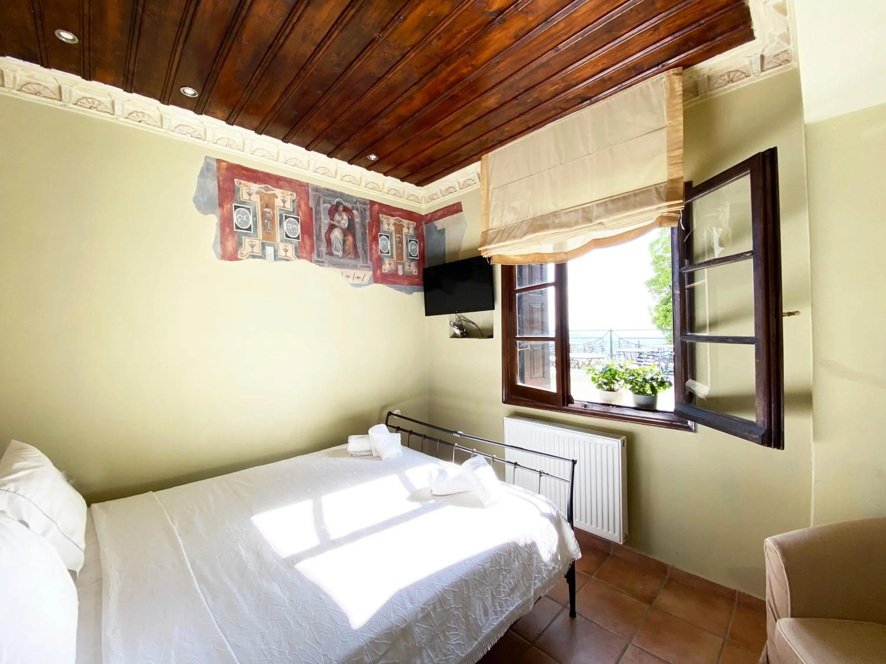 Bed in Archontika Karamarlis