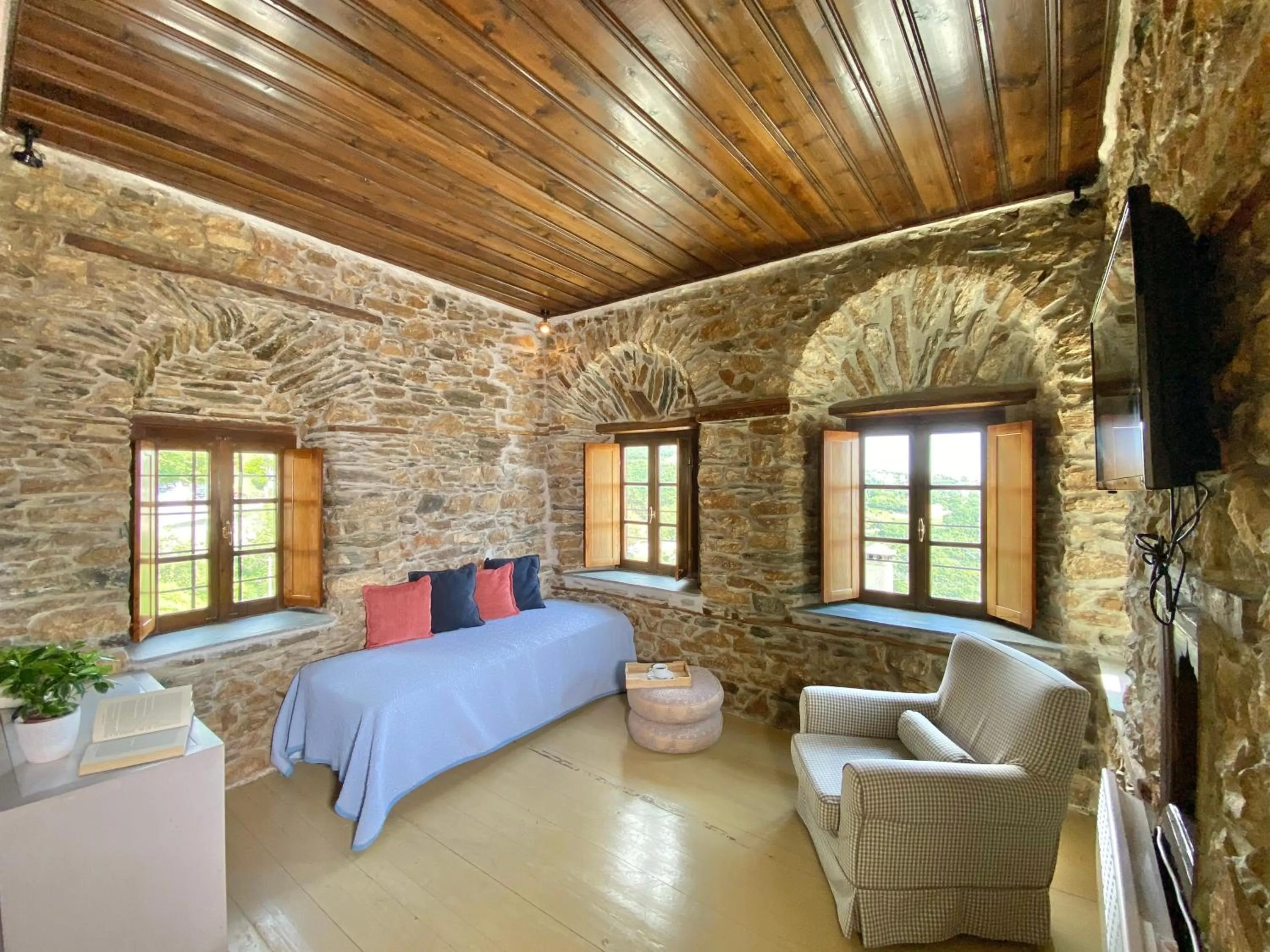 Bed in Archontika Karamarlis