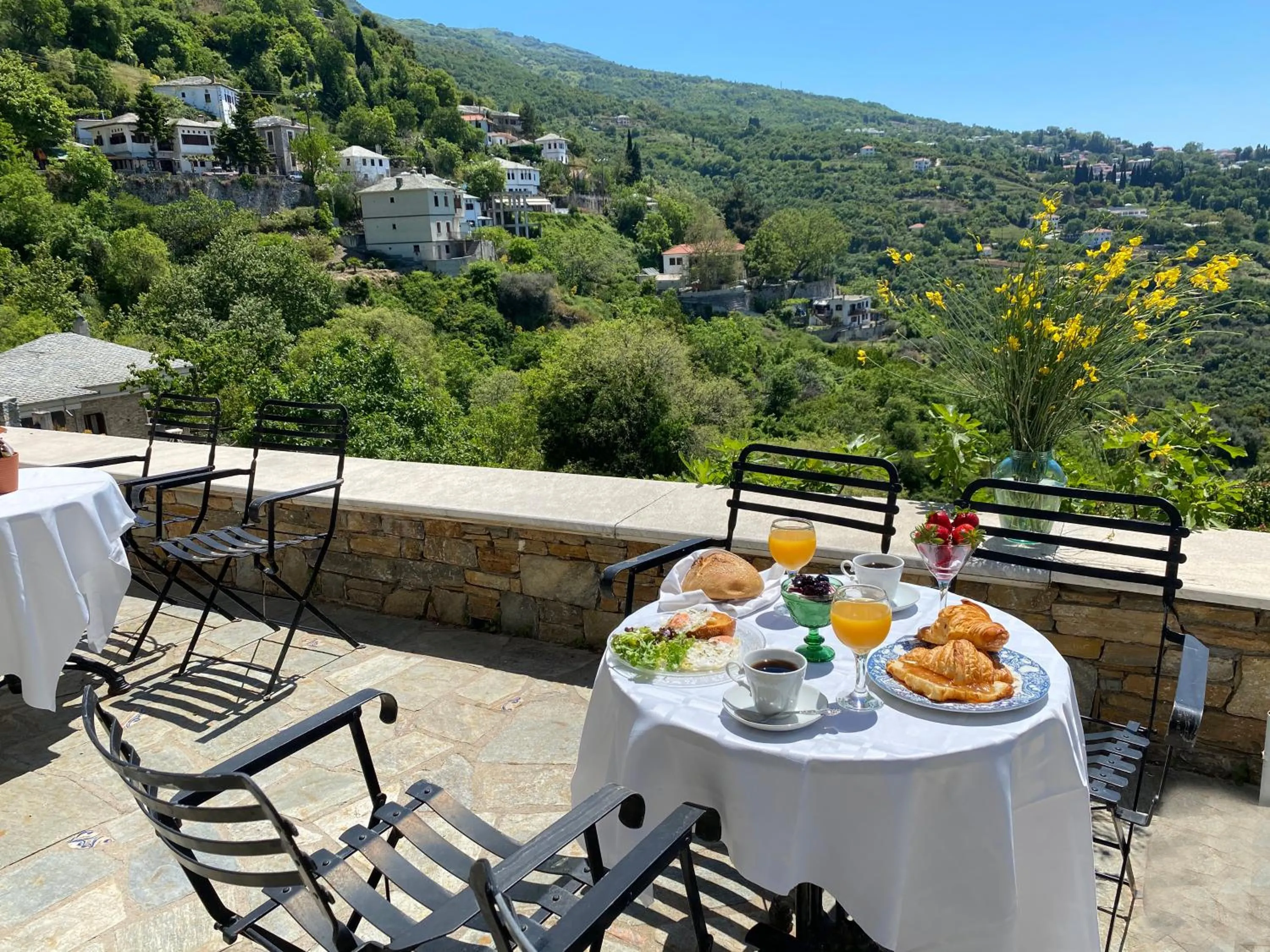 Breakfast in Archontika Karamarlis