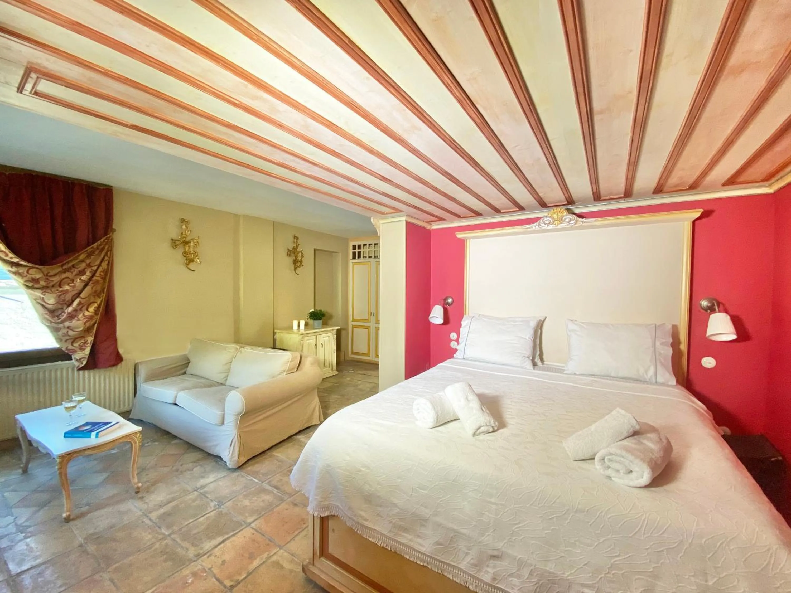 Bed in Archontika Karamarlis