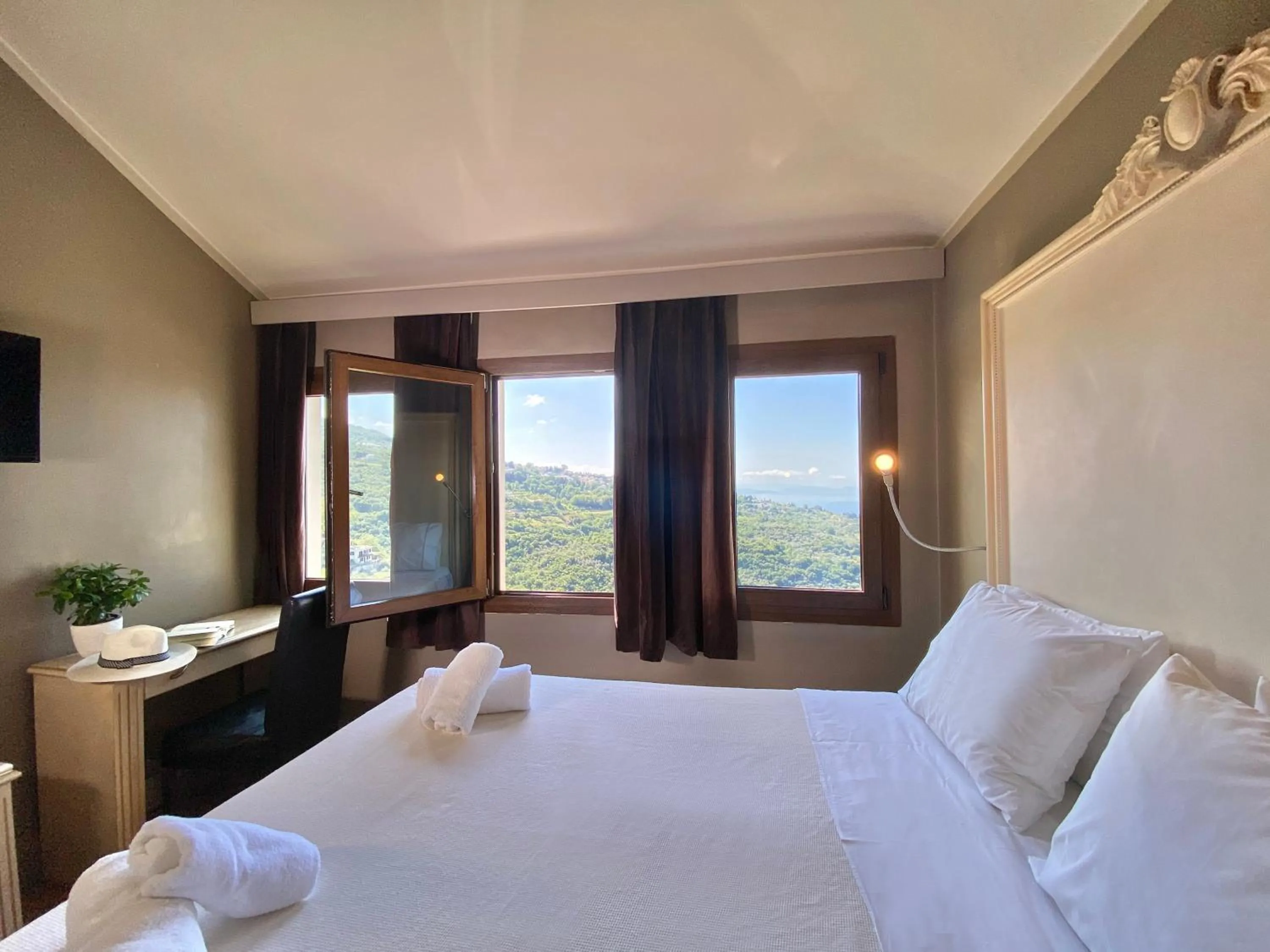 Bed in Archontika Karamarlis