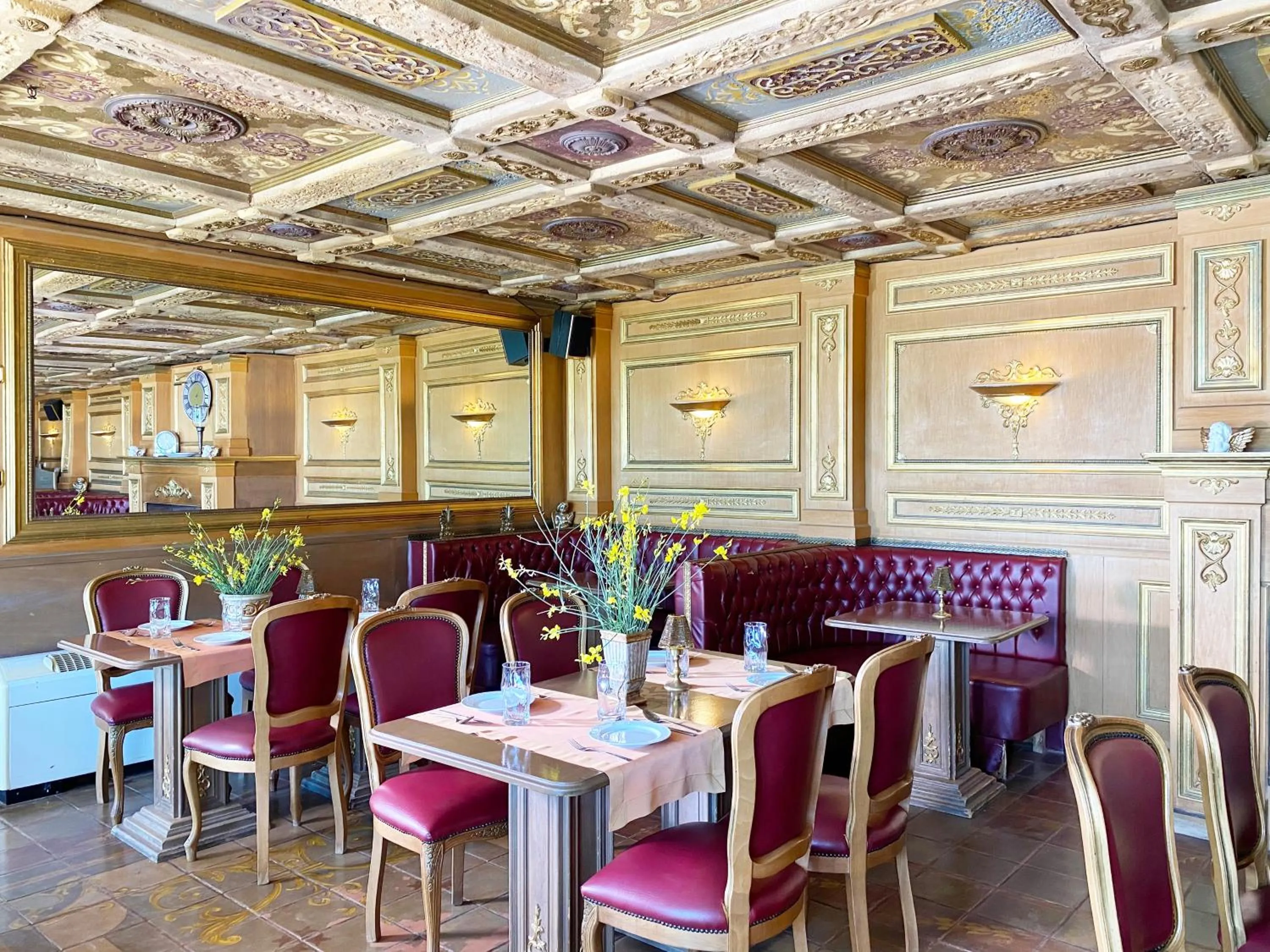 Lounge or bar in Archontika Karamarlis