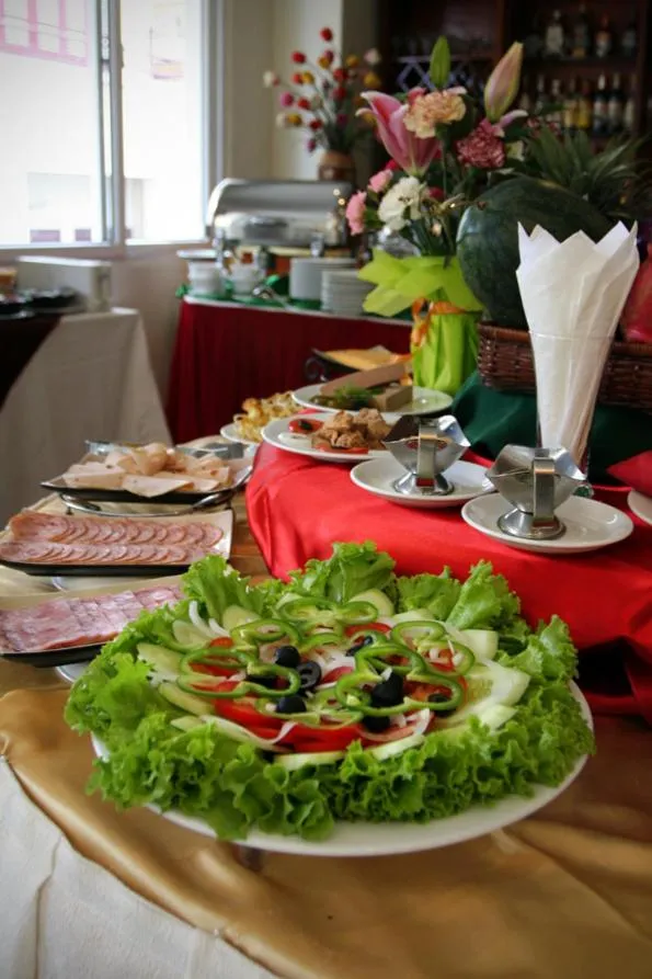 Restaurant/places to eat in Sunny Hotel 1