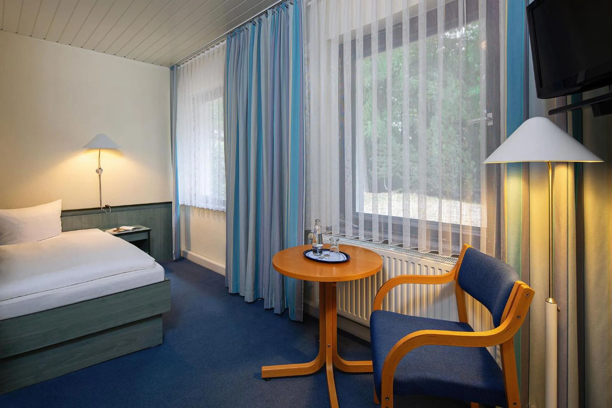 Photo of the whole room, Bed in Gästehaus Chorin