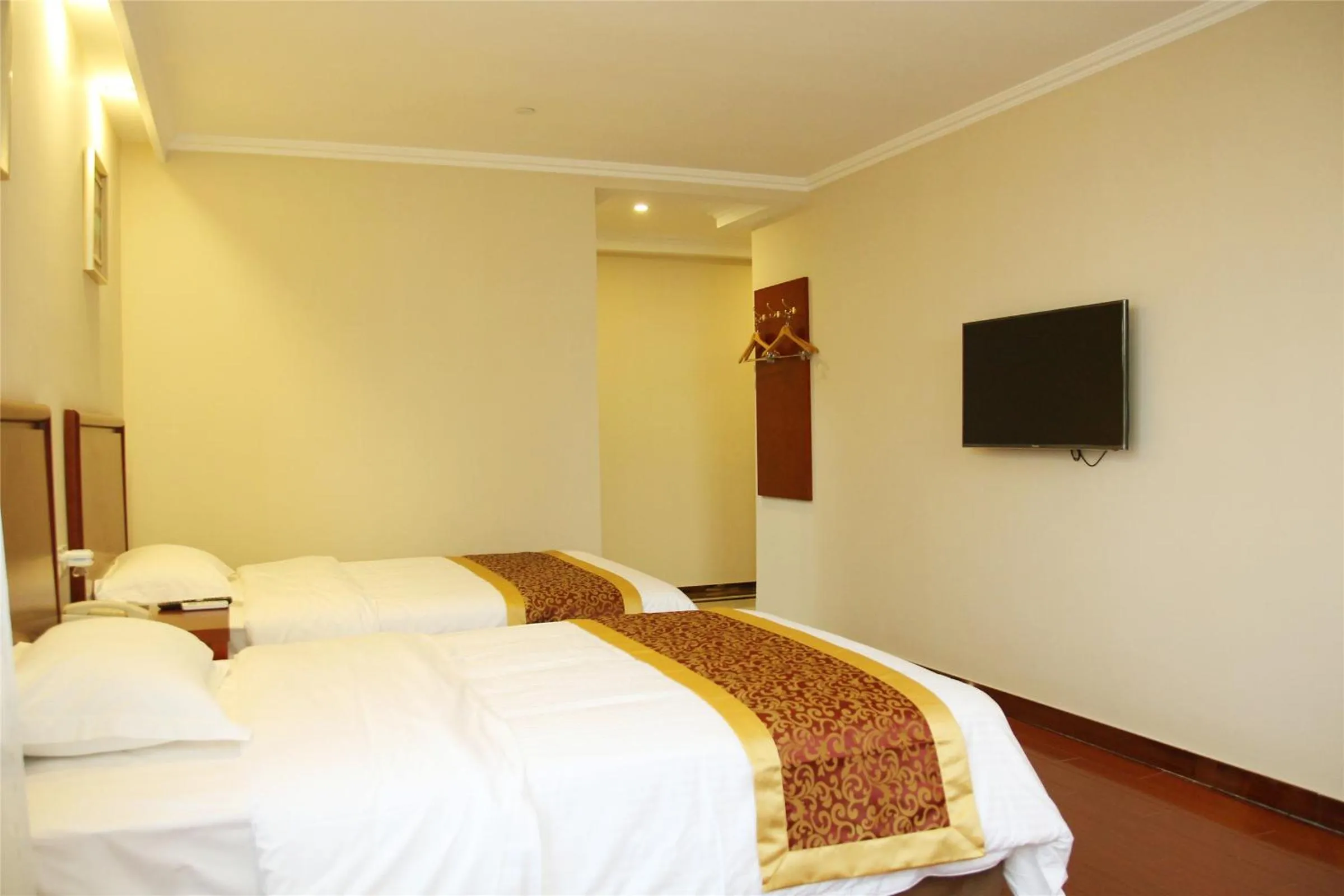 Bed in GreenTree Inn Huanggang Qichun County Ouyada Square Express Hotel