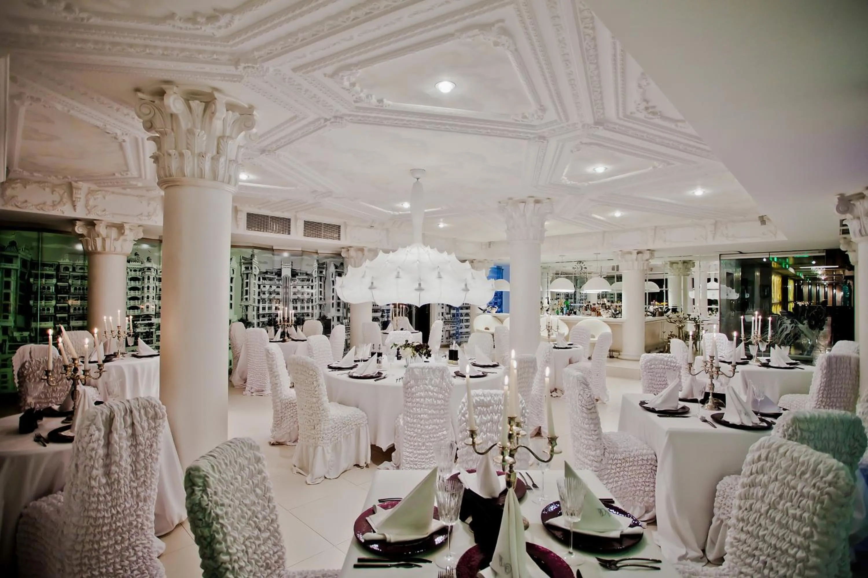 Restaurant/places to eat in Royal Castle Design & SPA