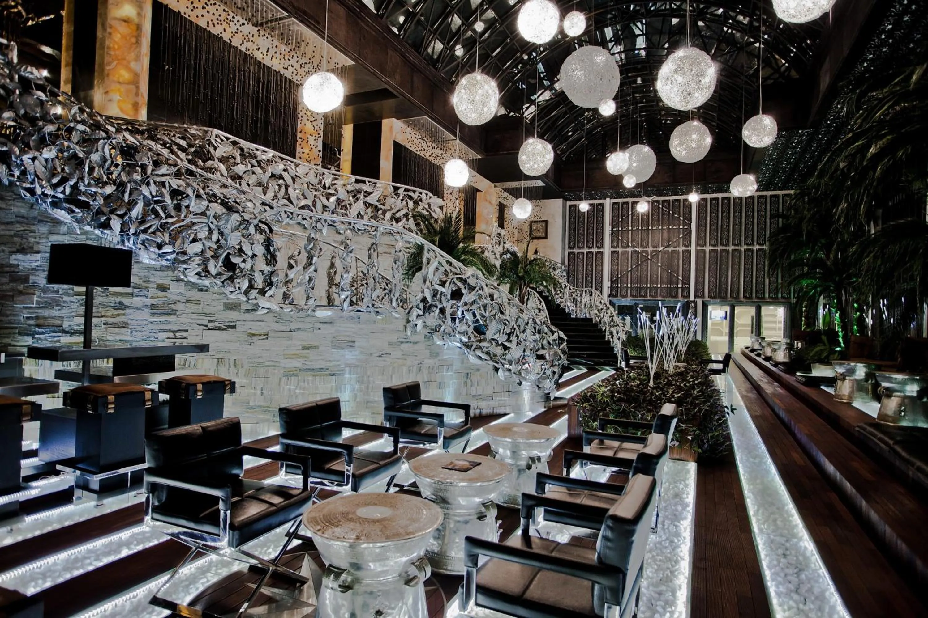 Lounge or bar in Royal Castle Design & SPA