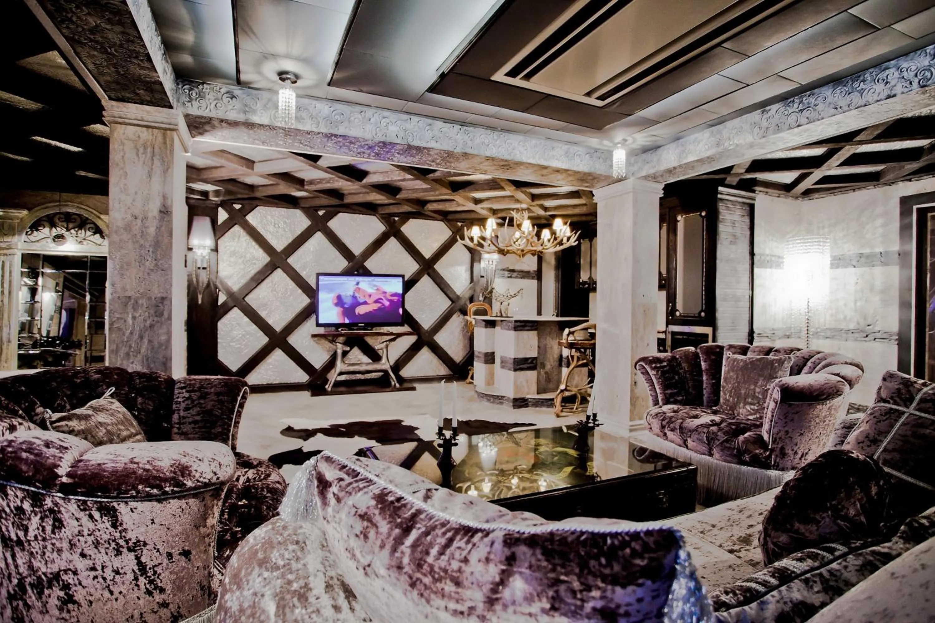 TV and multimedia in Royal Castle Design & SPA