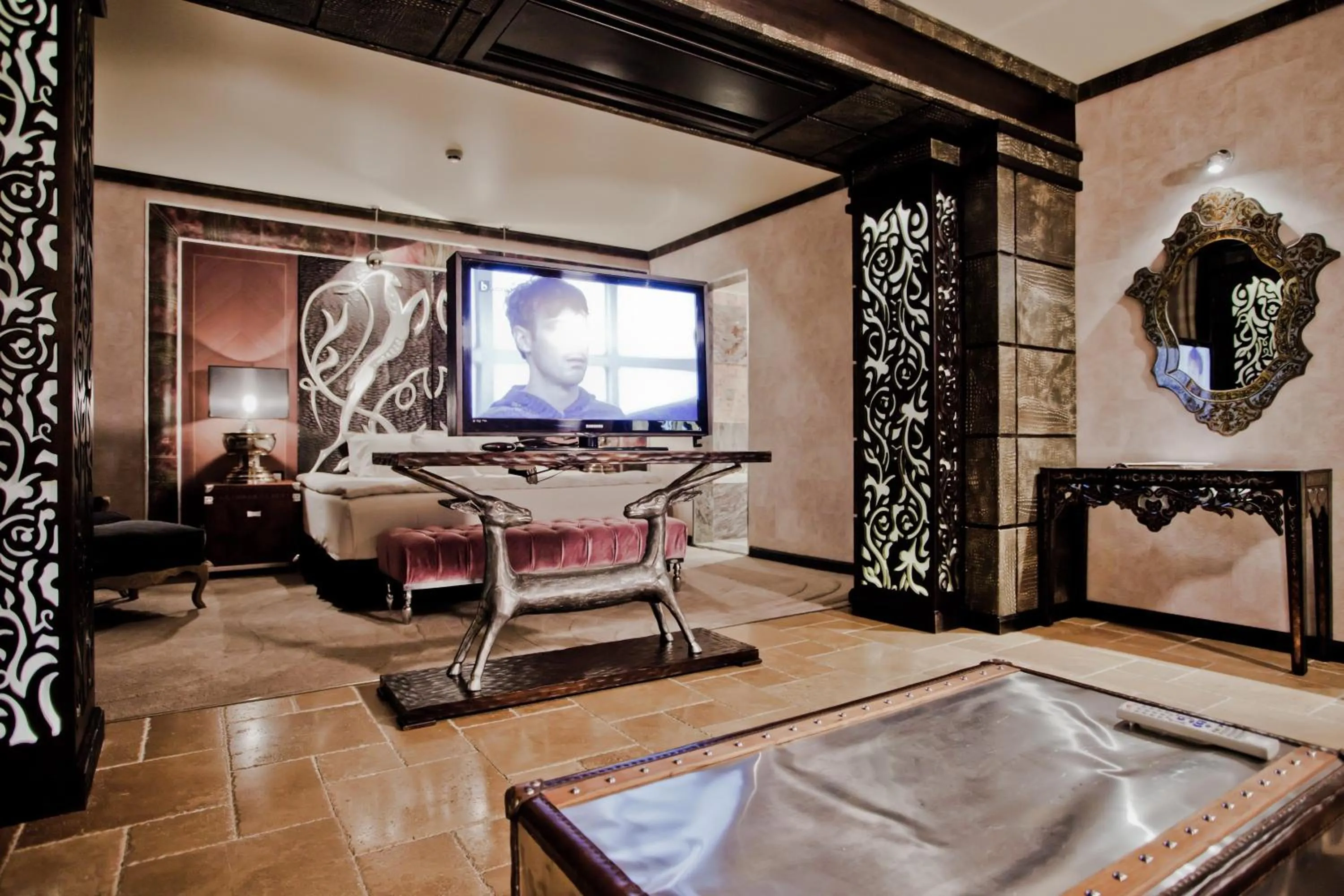 TV and multimedia in Royal Castle Design & SPA