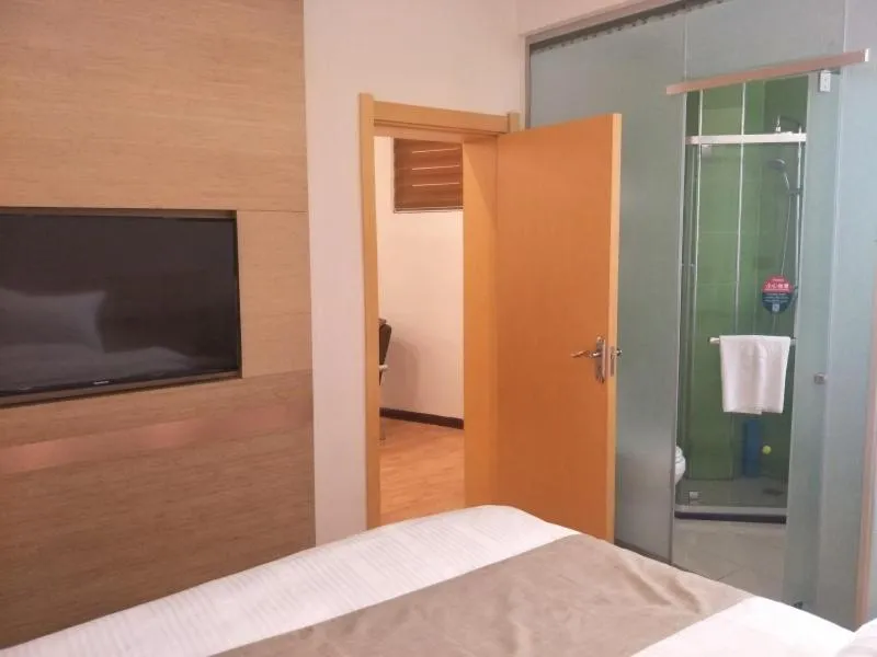 Bed in GreenTree Inn Henan Shangqiu Liangyuan District Railway Station Express Hotel