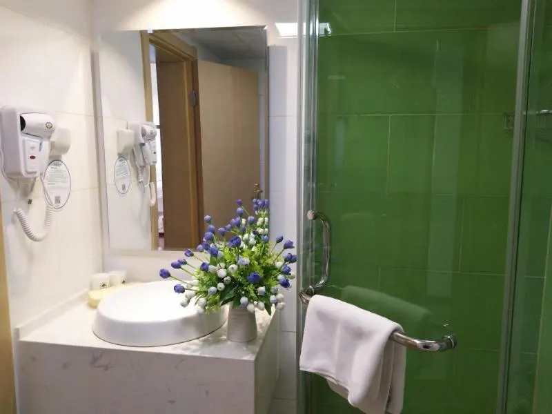 GreenTree Qinghai Hainan Tibetan autonomous prefecture Gonghe County Express Hotel