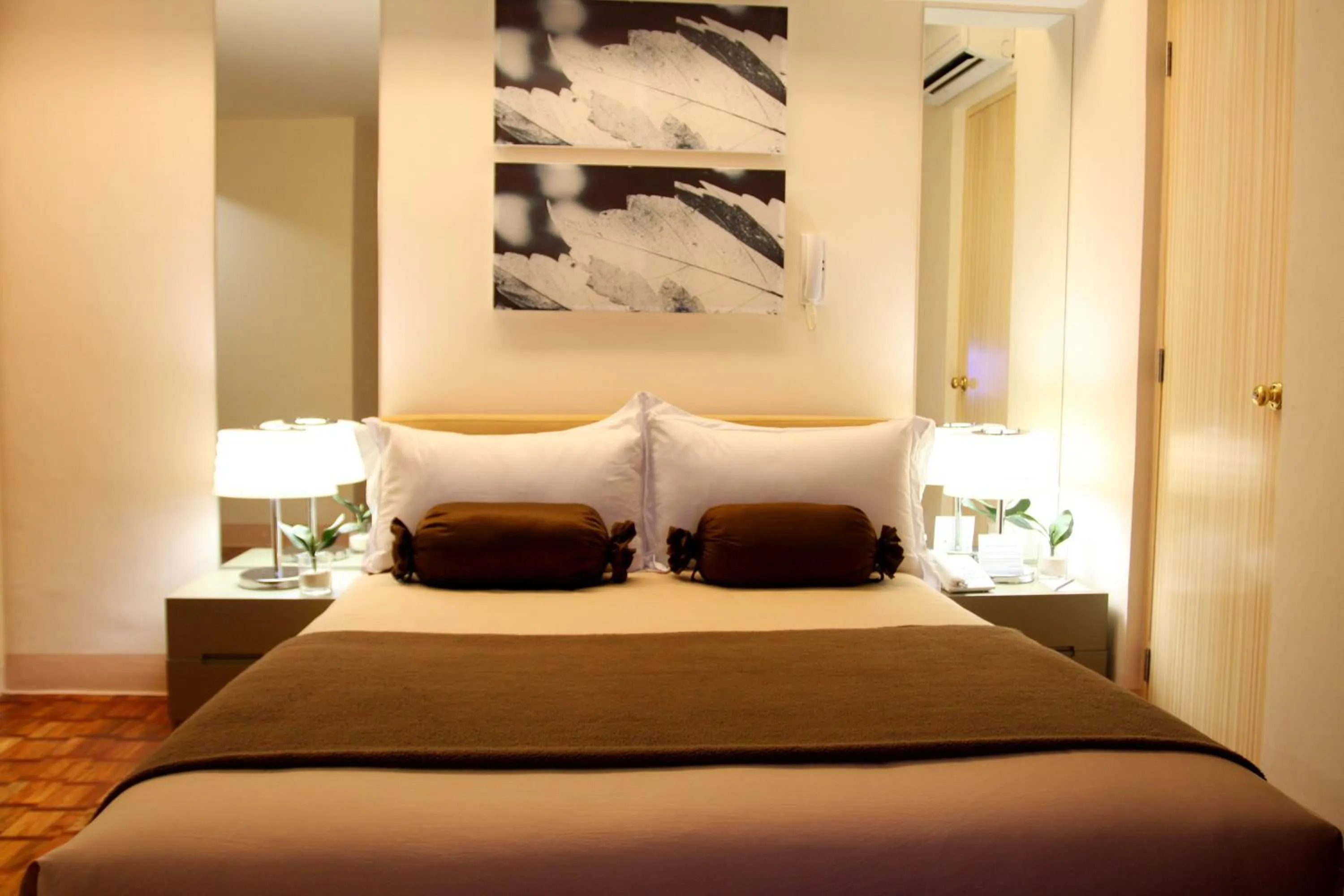 Bed in Prince Plaza II Condotel