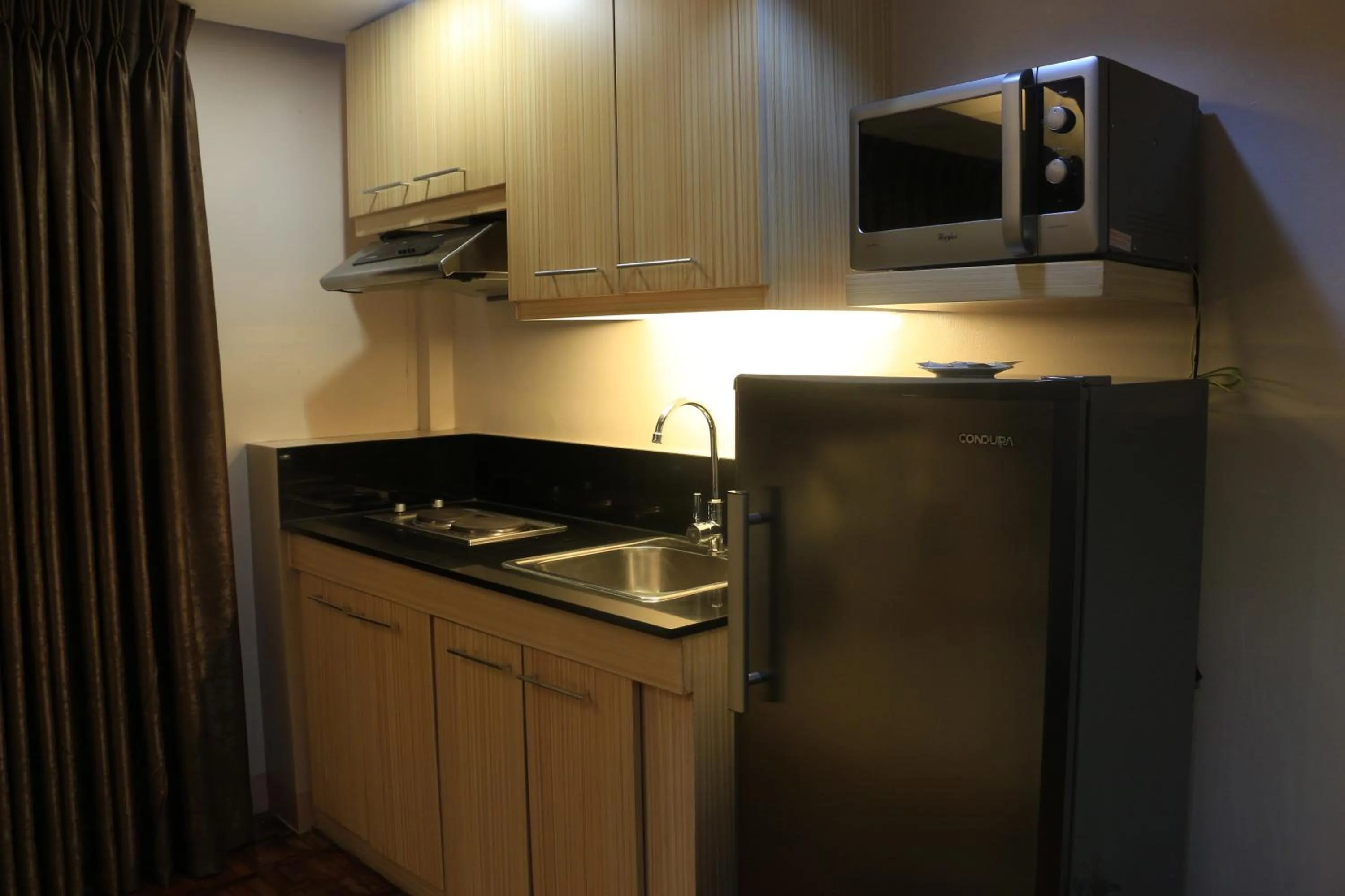 Kitchen or kitchenette in Prince Plaza II Condotel