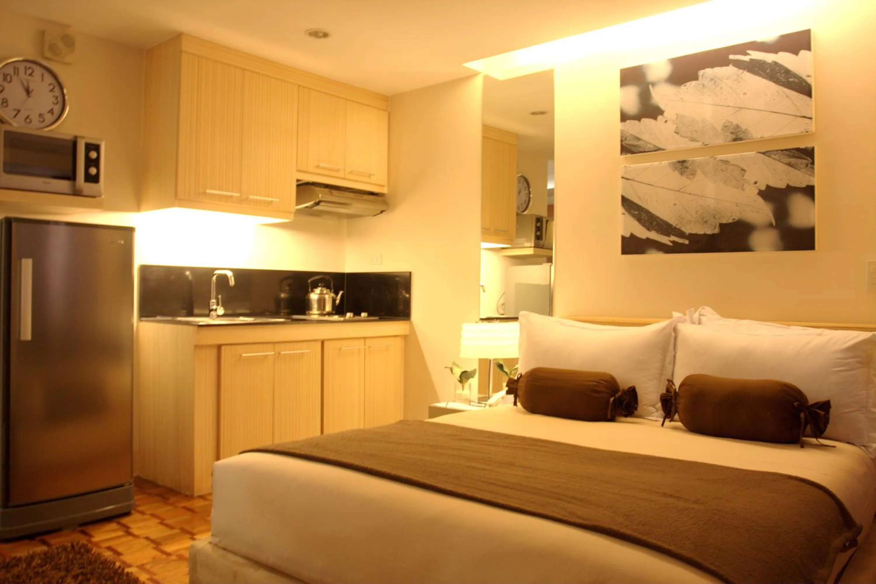 Bed in Prince Plaza II Condotel