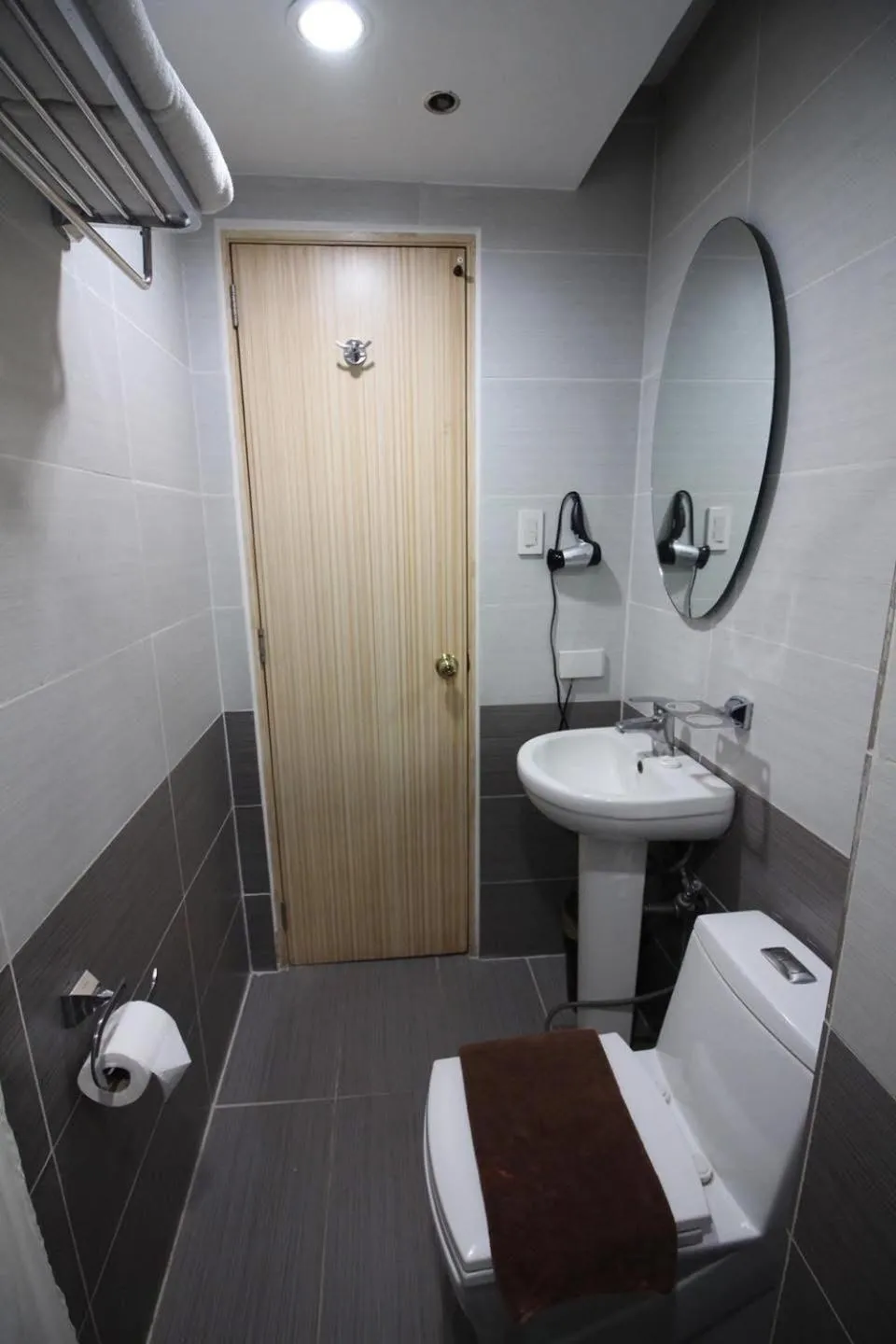 Toilet in Prince Plaza II Condotel