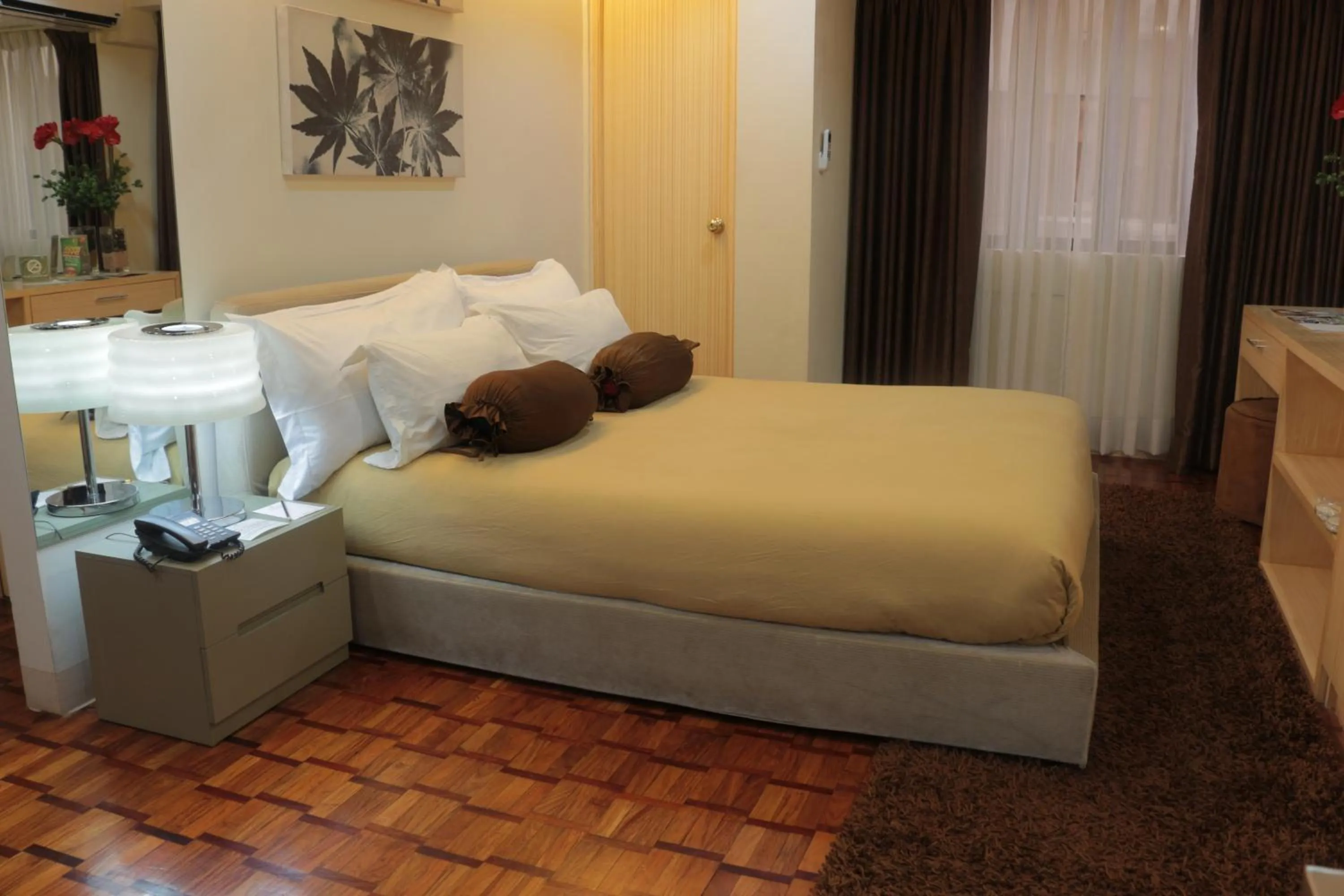 Bed in Prince Plaza II Condotel