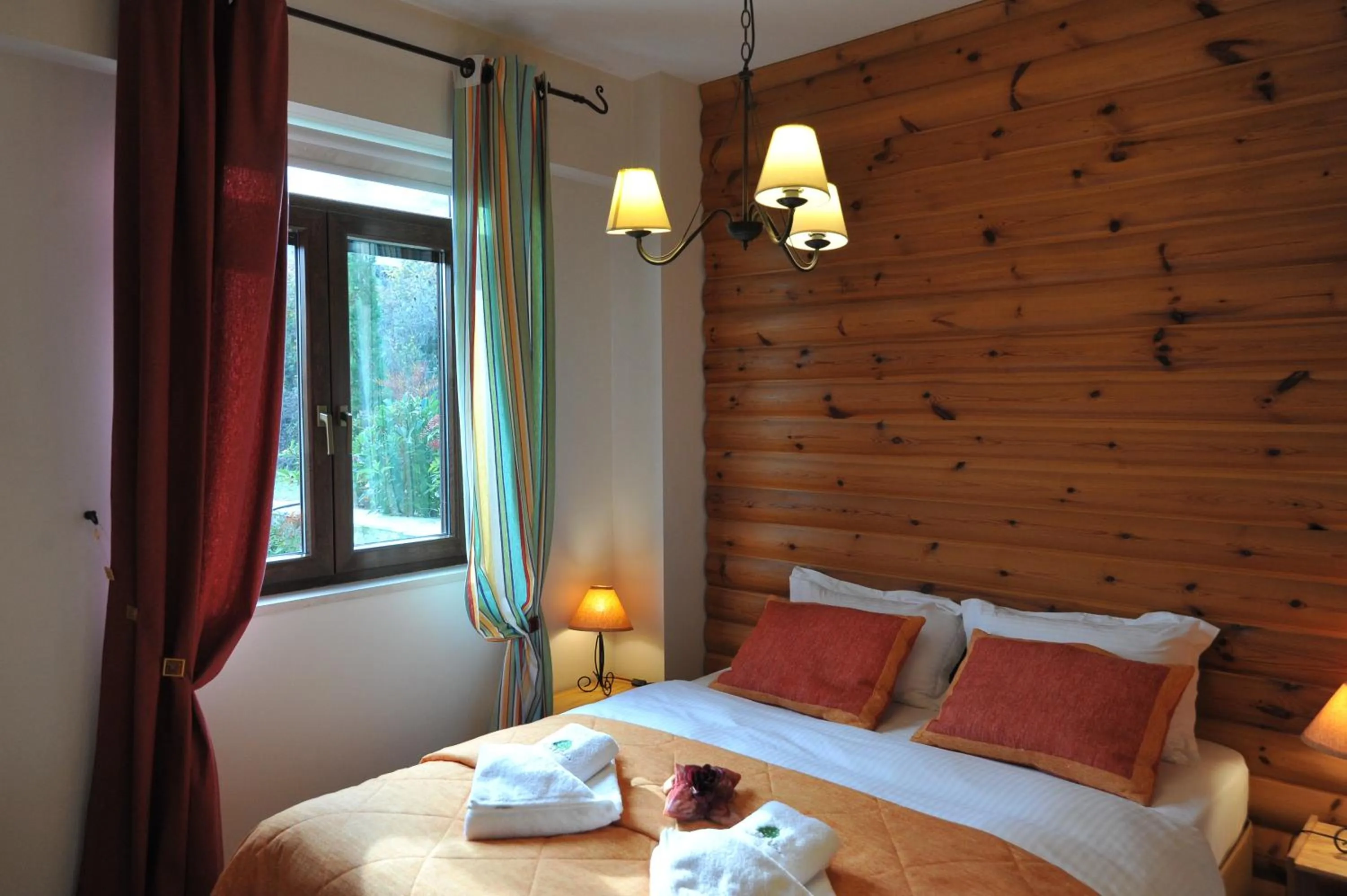 Shower, Bed in Vaela Hotel Cultural Resort