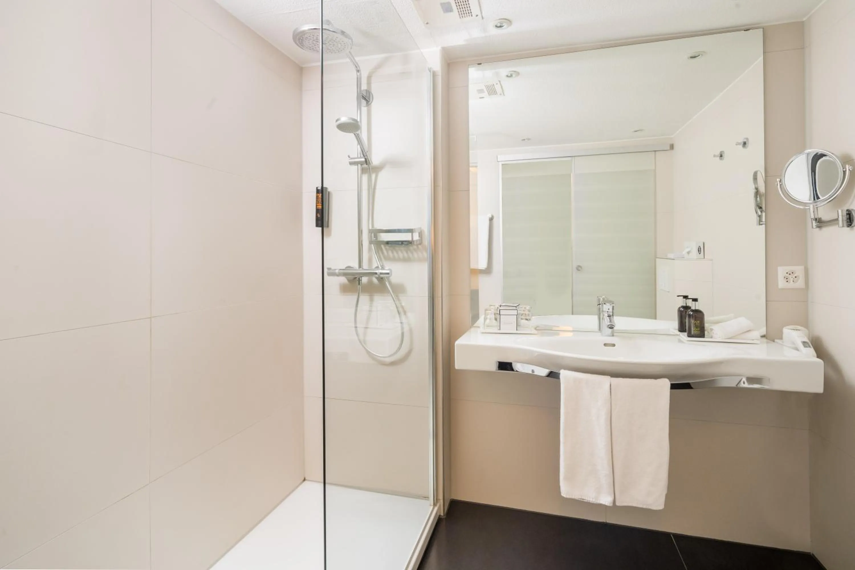 Shower in Seehotel Pilatus