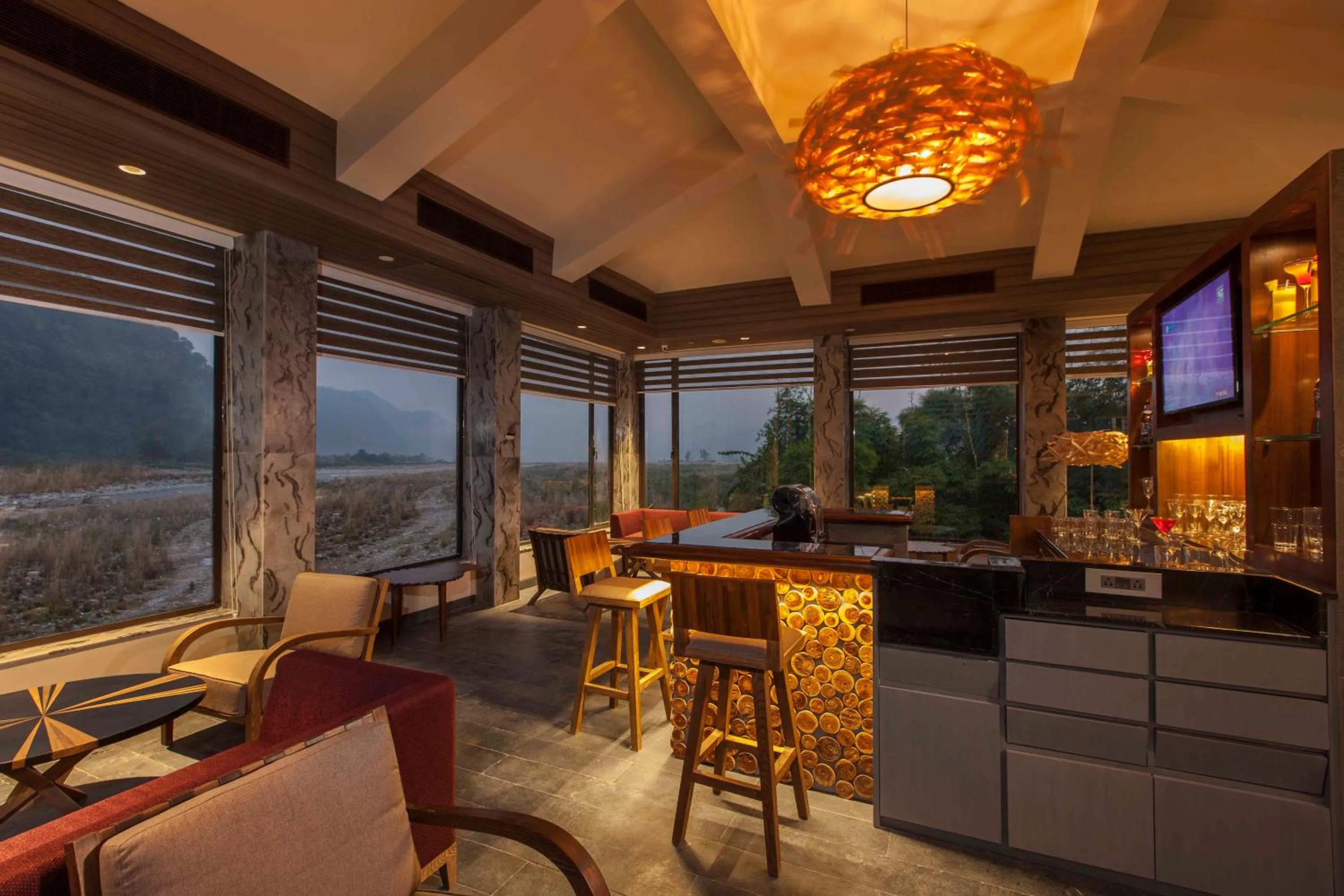 Lounge or bar in Lemon Tree Premier, Corbett