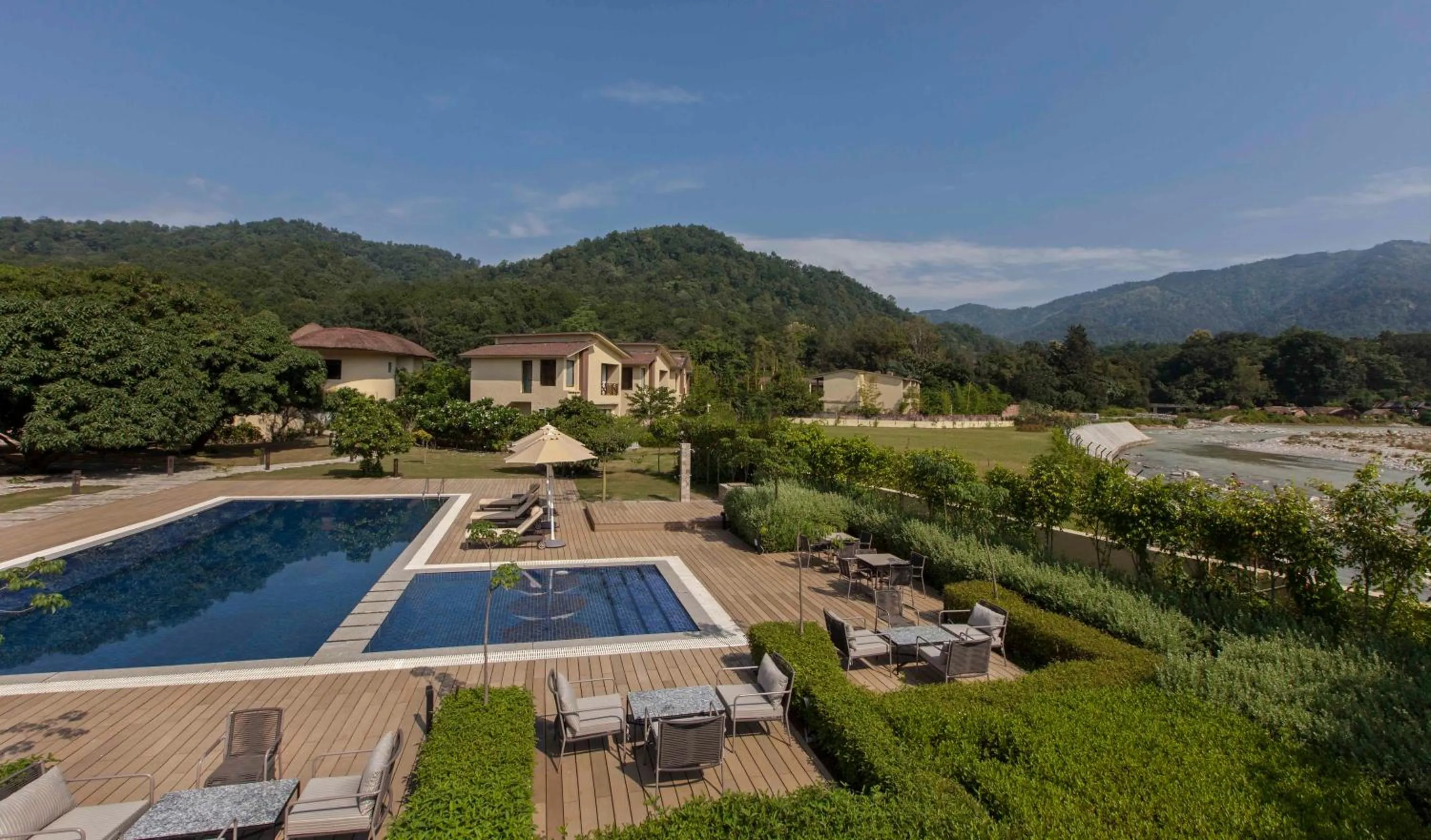 Swimming pool in Lemon Tree Premier, Corbett