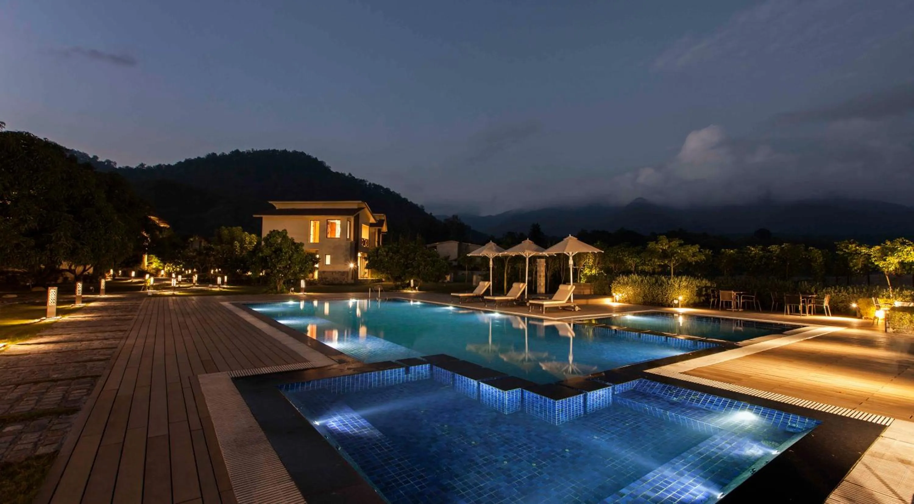 Swimming pool in Lemon Tree Premier, Corbett
