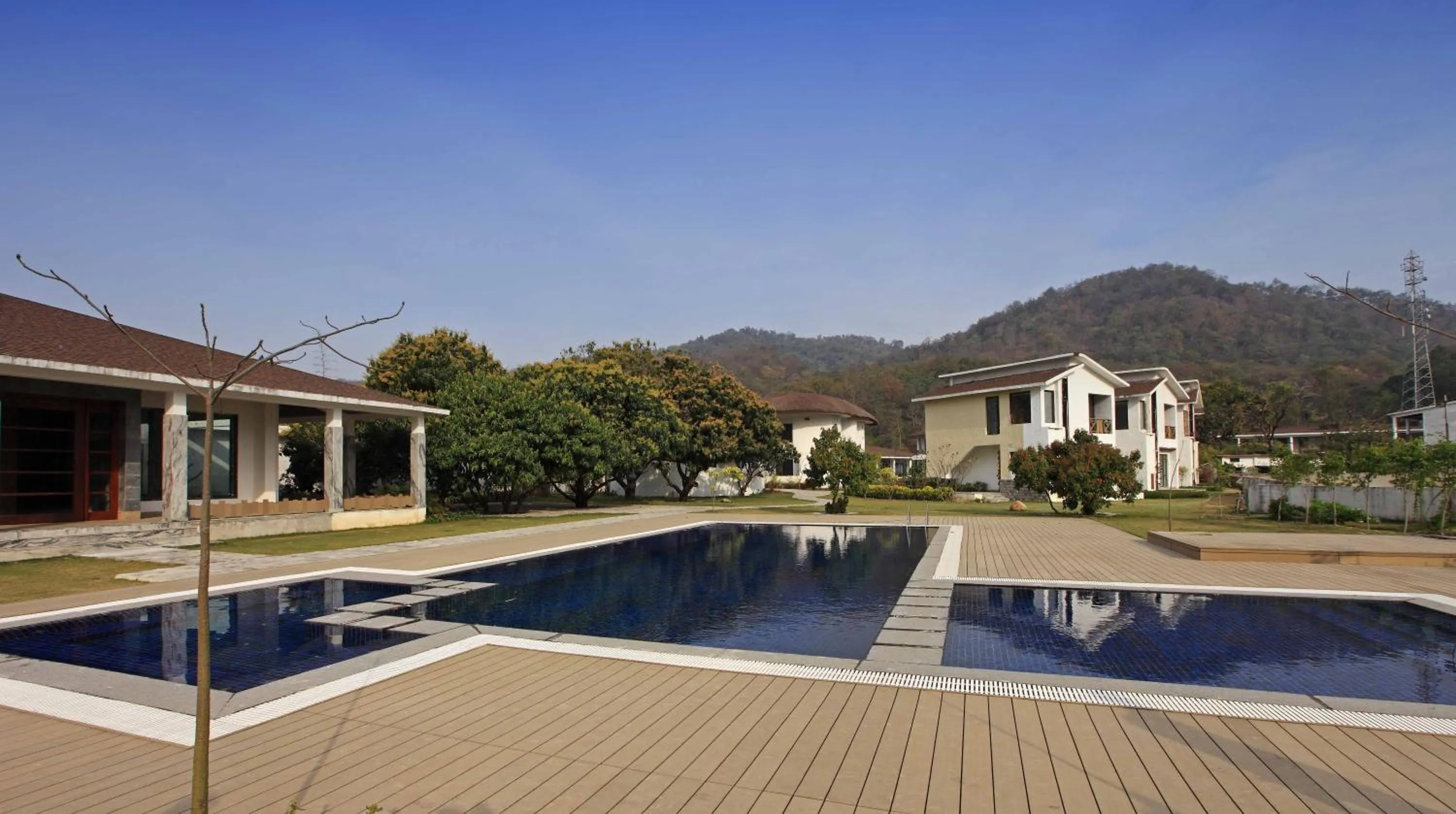 Swimming pool in Lemon Tree Premier, Corbett