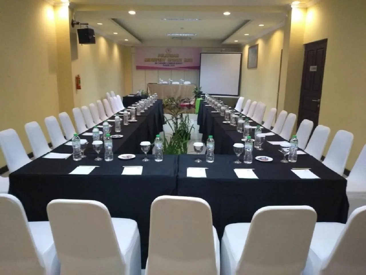 Business facilities in Grand Madani Hotel